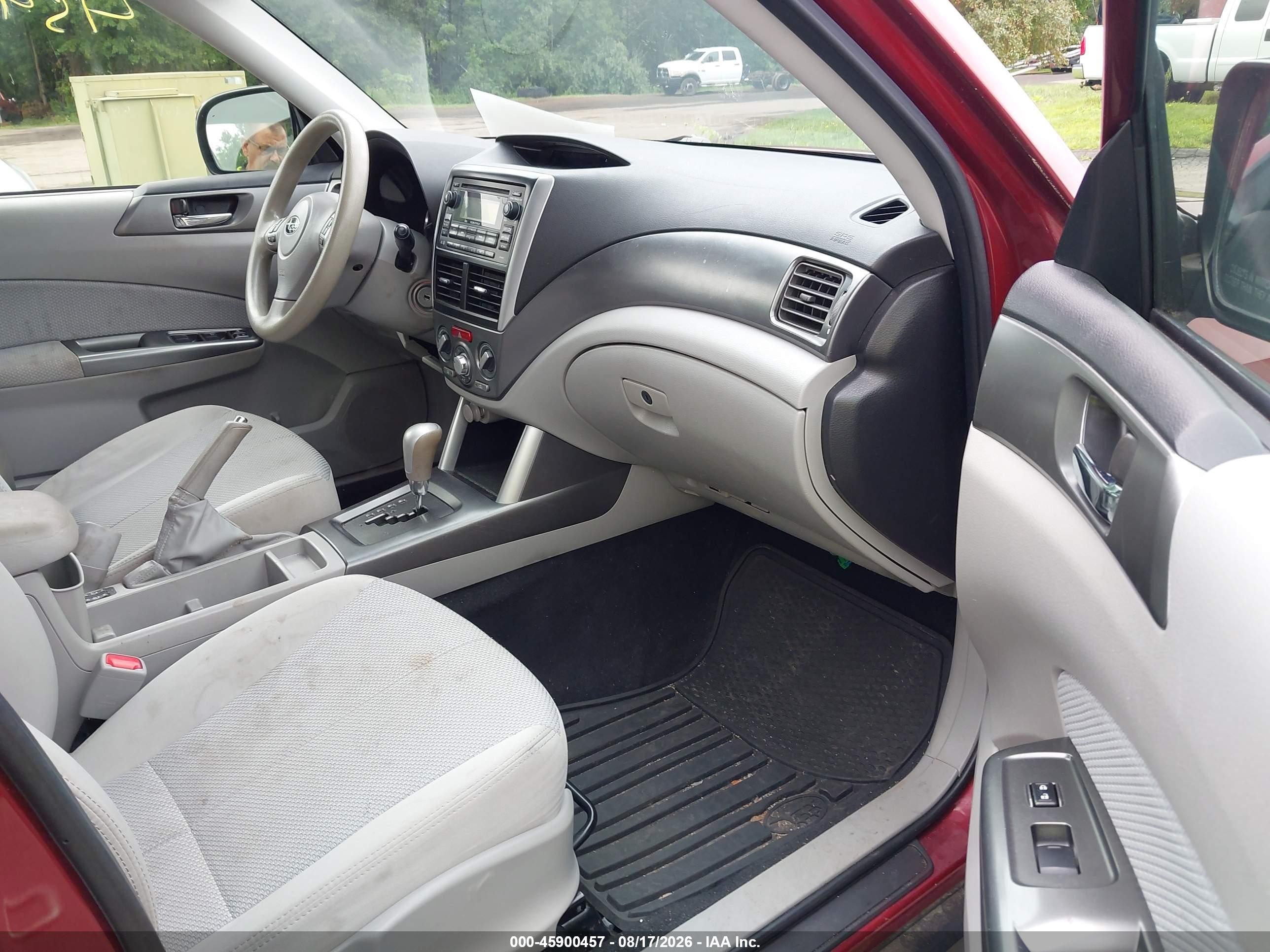2011 Subaru Forester 2.5x Premium Burgundy vin: JF2SHADC1BH772427