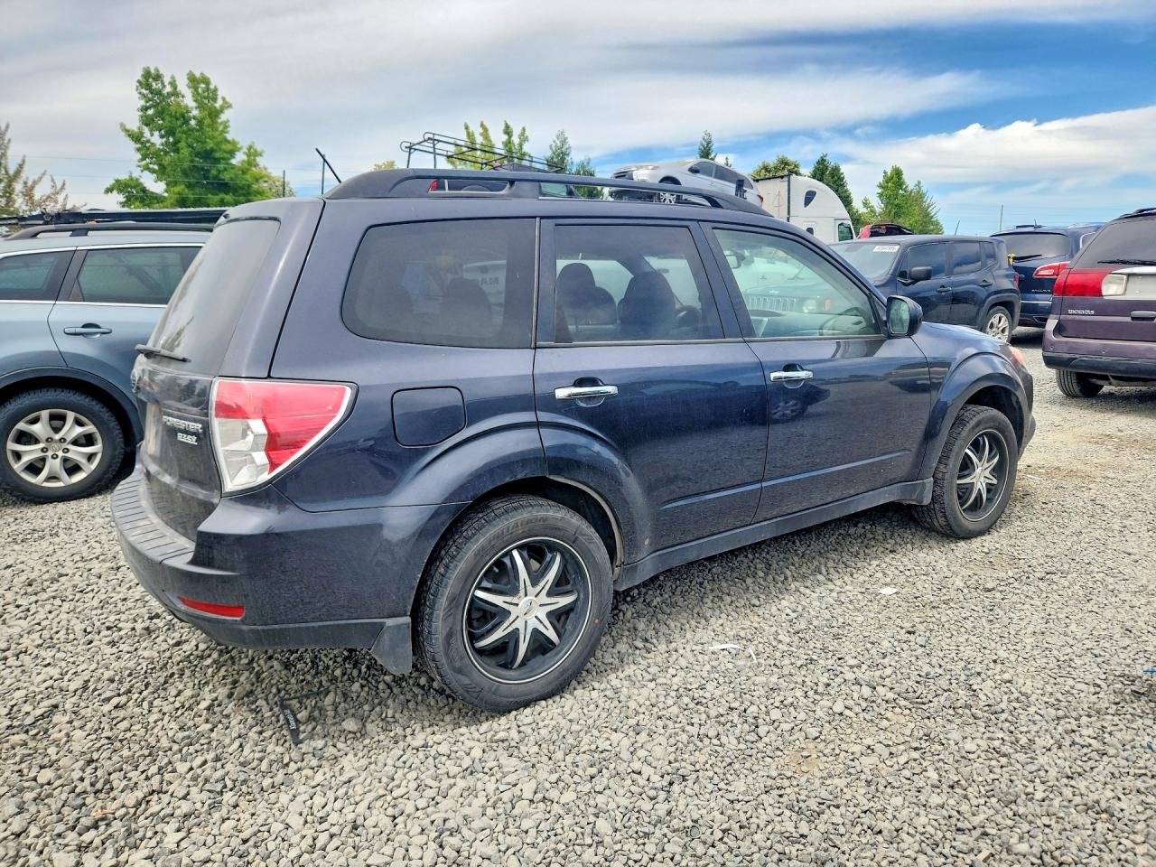 2012 Subaru Forester 2.5x Premium Blue vin: JF2SHADC1CG417250