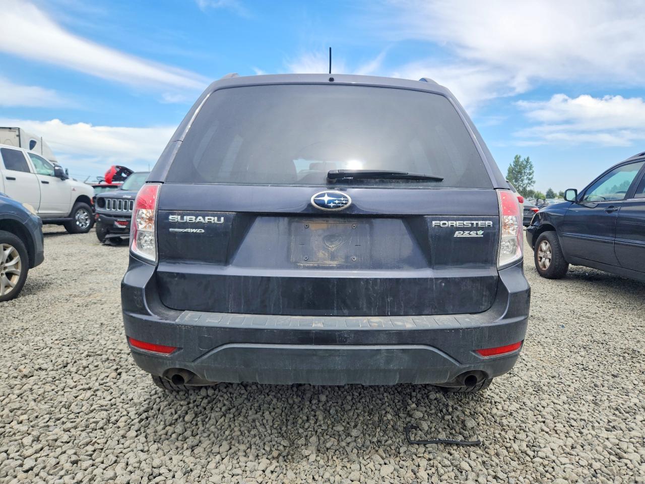 2012 Subaru Forester 2.5x Premium Blue vin: JF2SHADC1CG417250