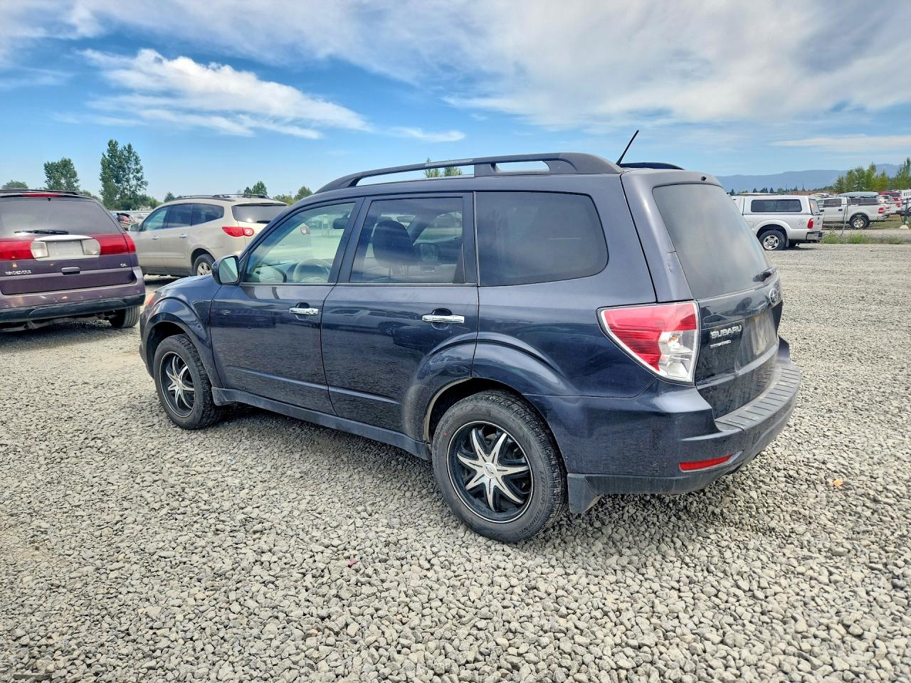 2012 Subaru Forester 2.5x Premium Blue vin: JF2SHADC1CG417250