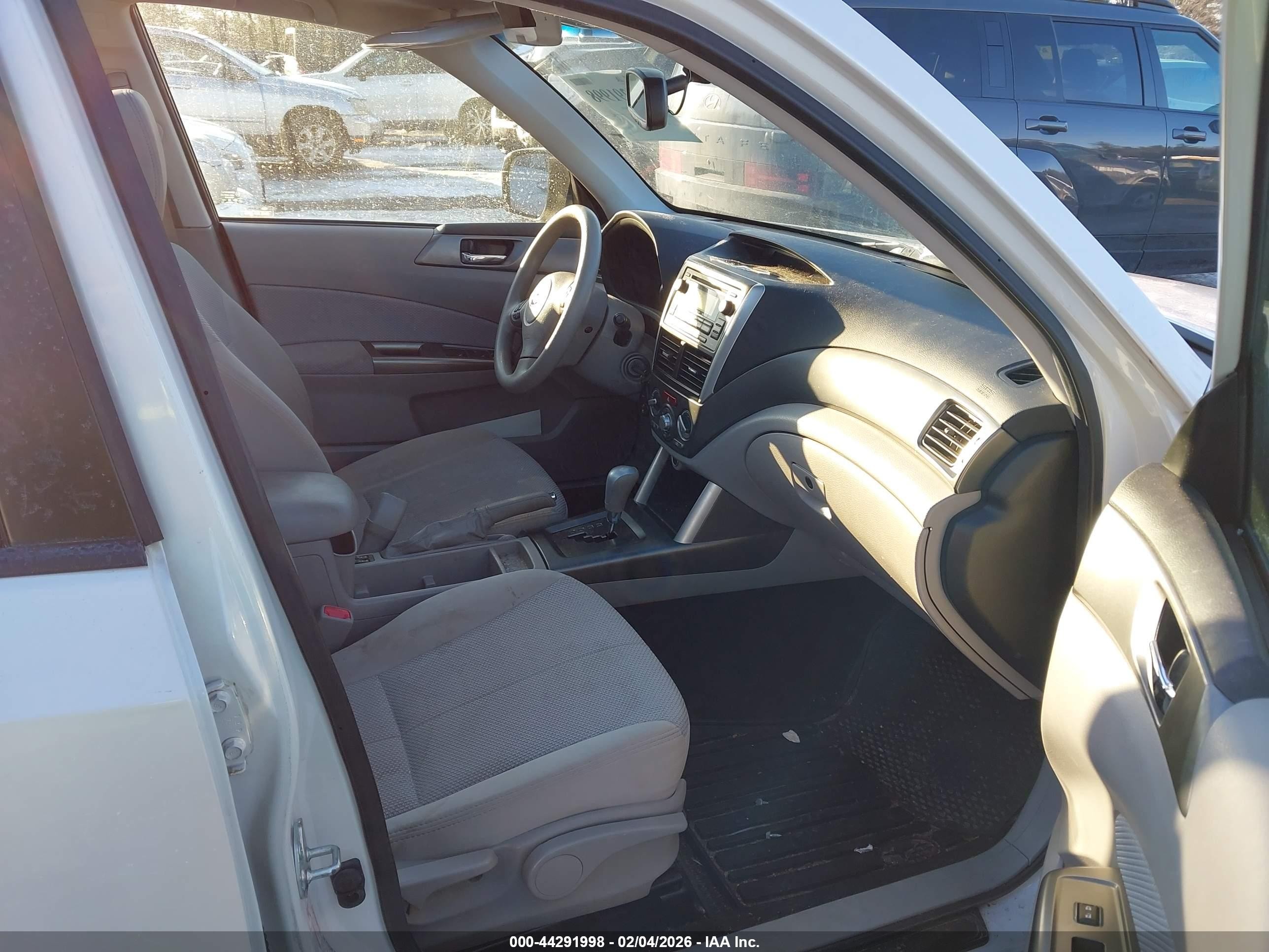 2012 Subaru Forester 2.5x Premium White vin: JF2SHADC1CH435600