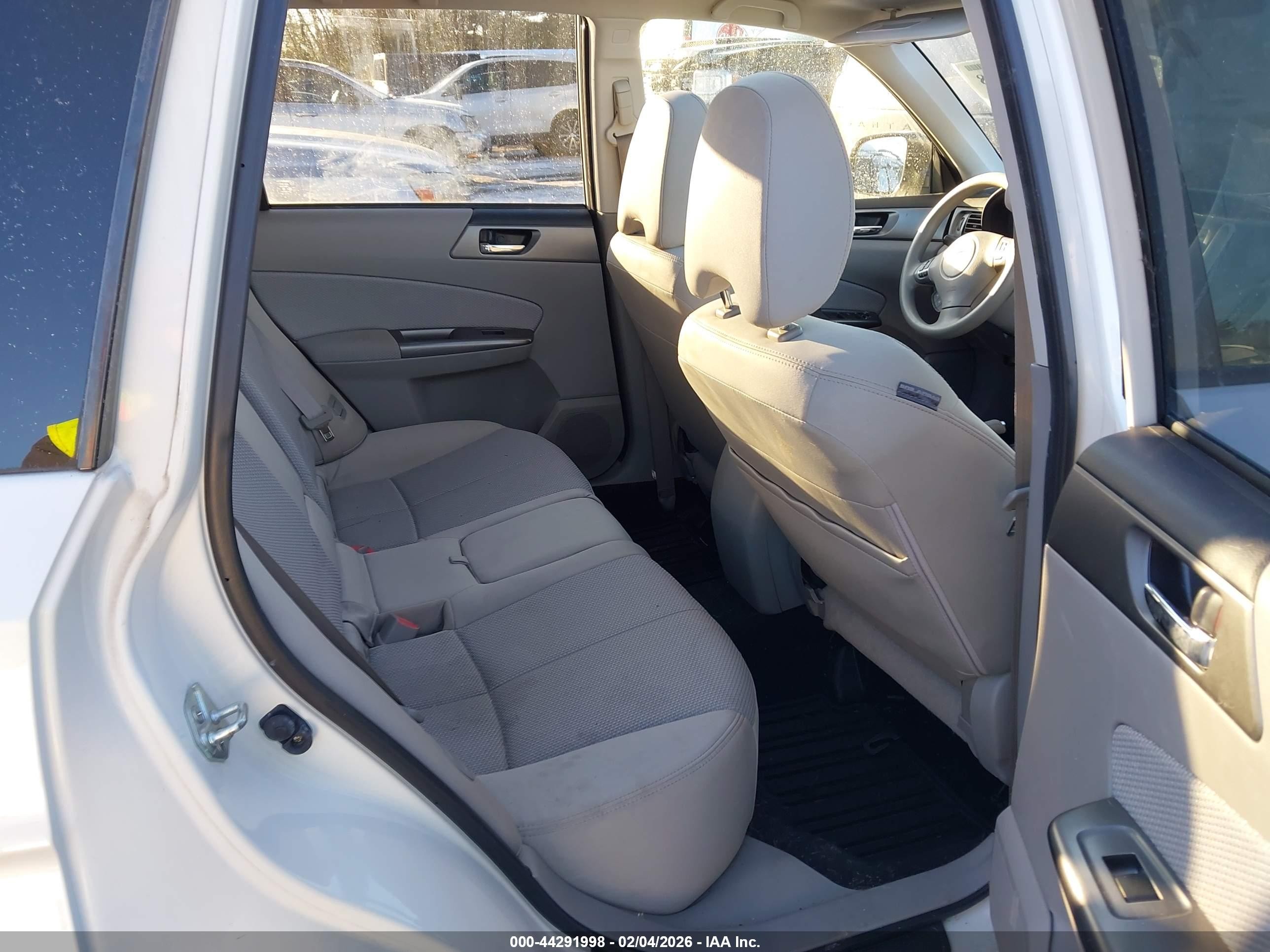 2012 Subaru Forester 2.5x Premium White vin: JF2SHADC1CH435600