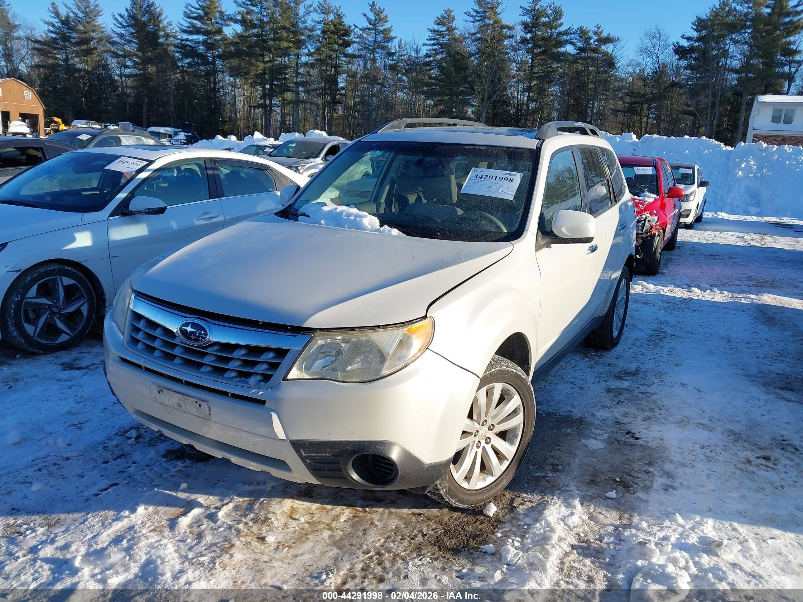 2012 Subaru Forester 2.5x Premium White vin: JF2SHADC1CH435600