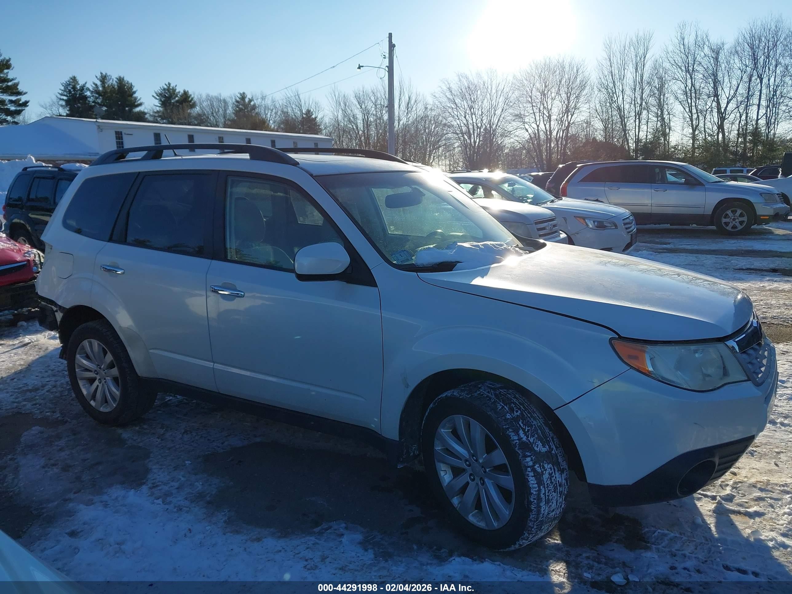 2012 Subaru Forester 2.5x Premium White vin: JF2SHADC1CH435600