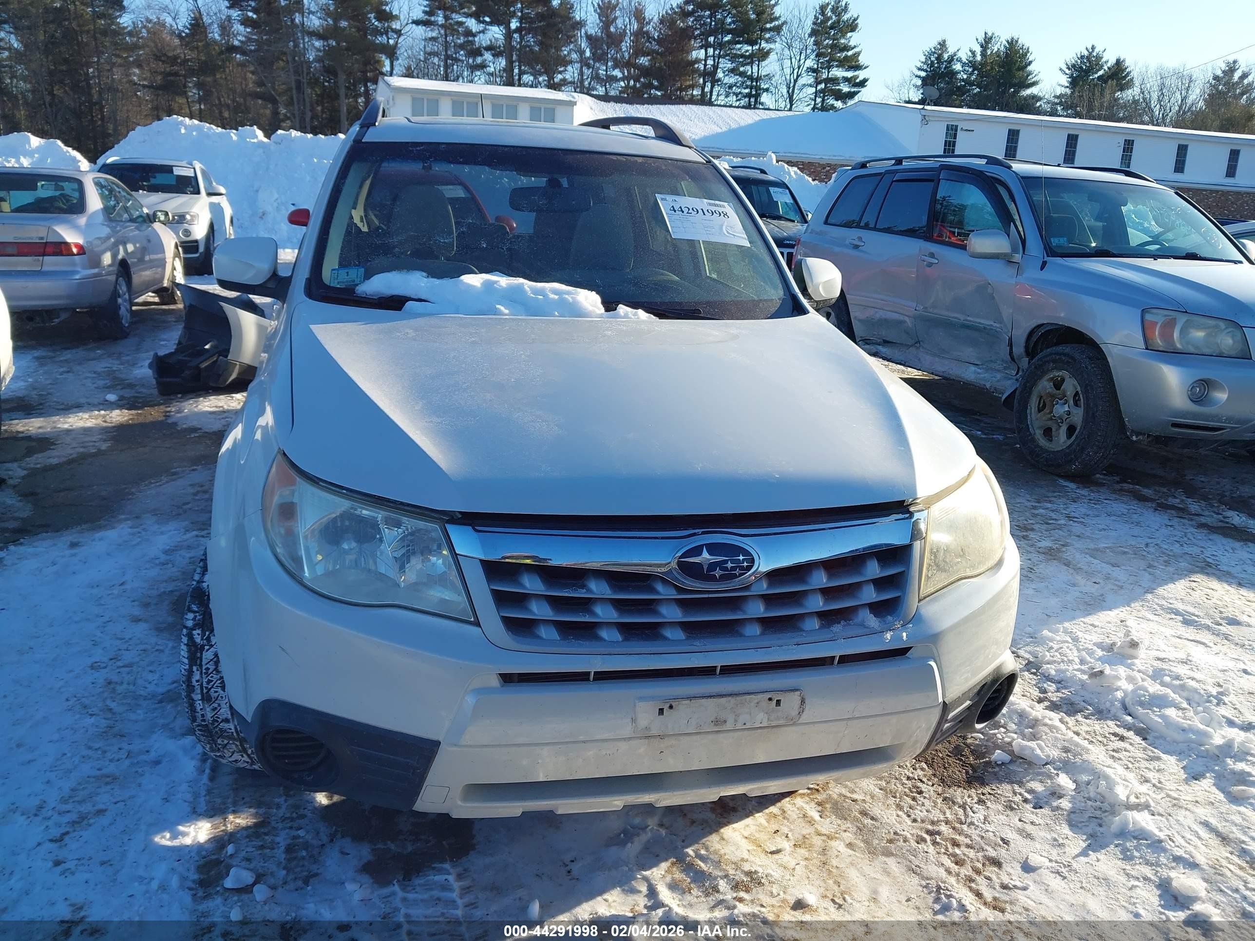 2012 Subaru Forester 2.5x Premium White vin: JF2SHADC1CH435600