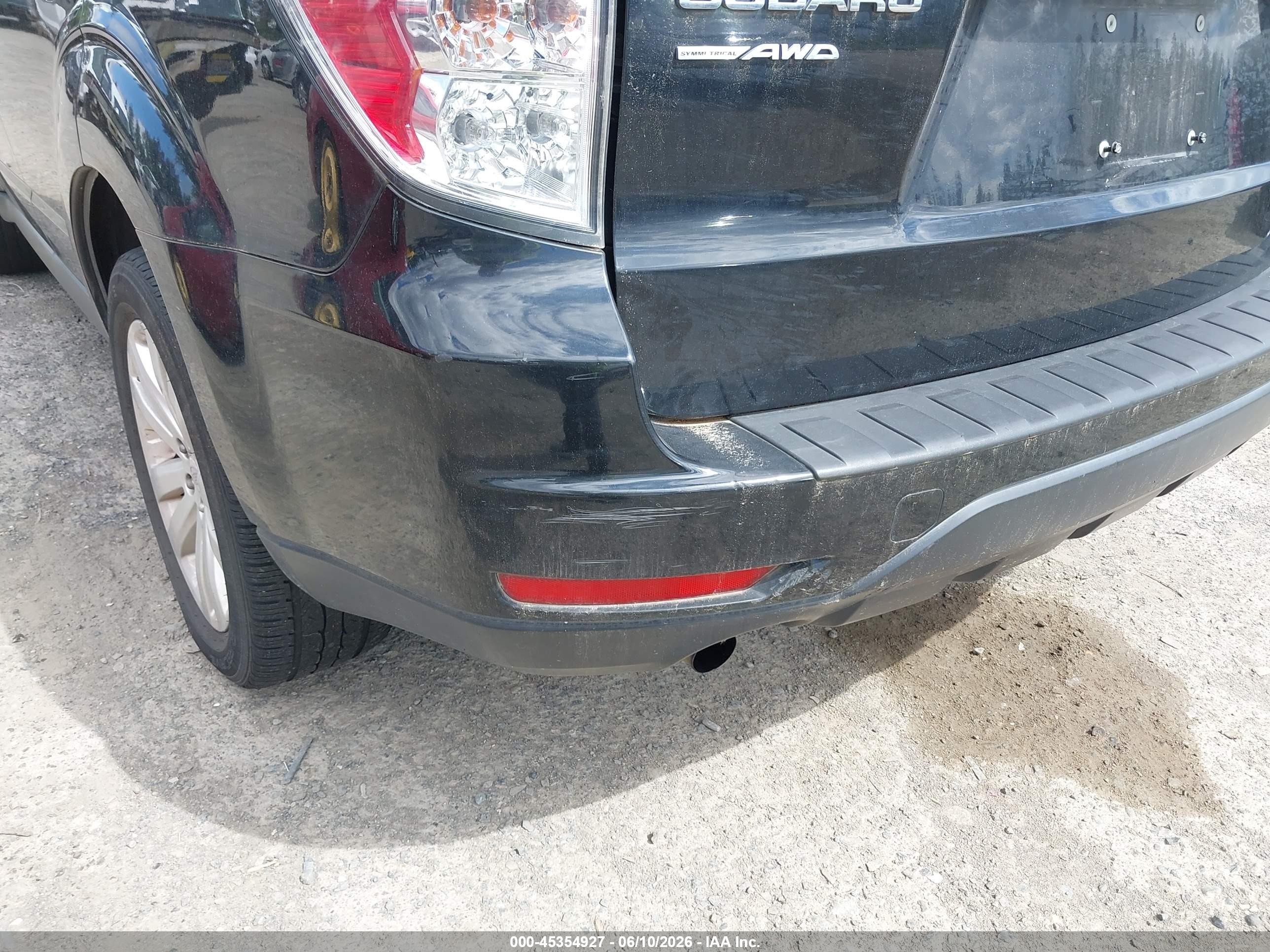 2012 Subaru Forester 2.5x Premium Black vin: JF2SHADC1CH436360