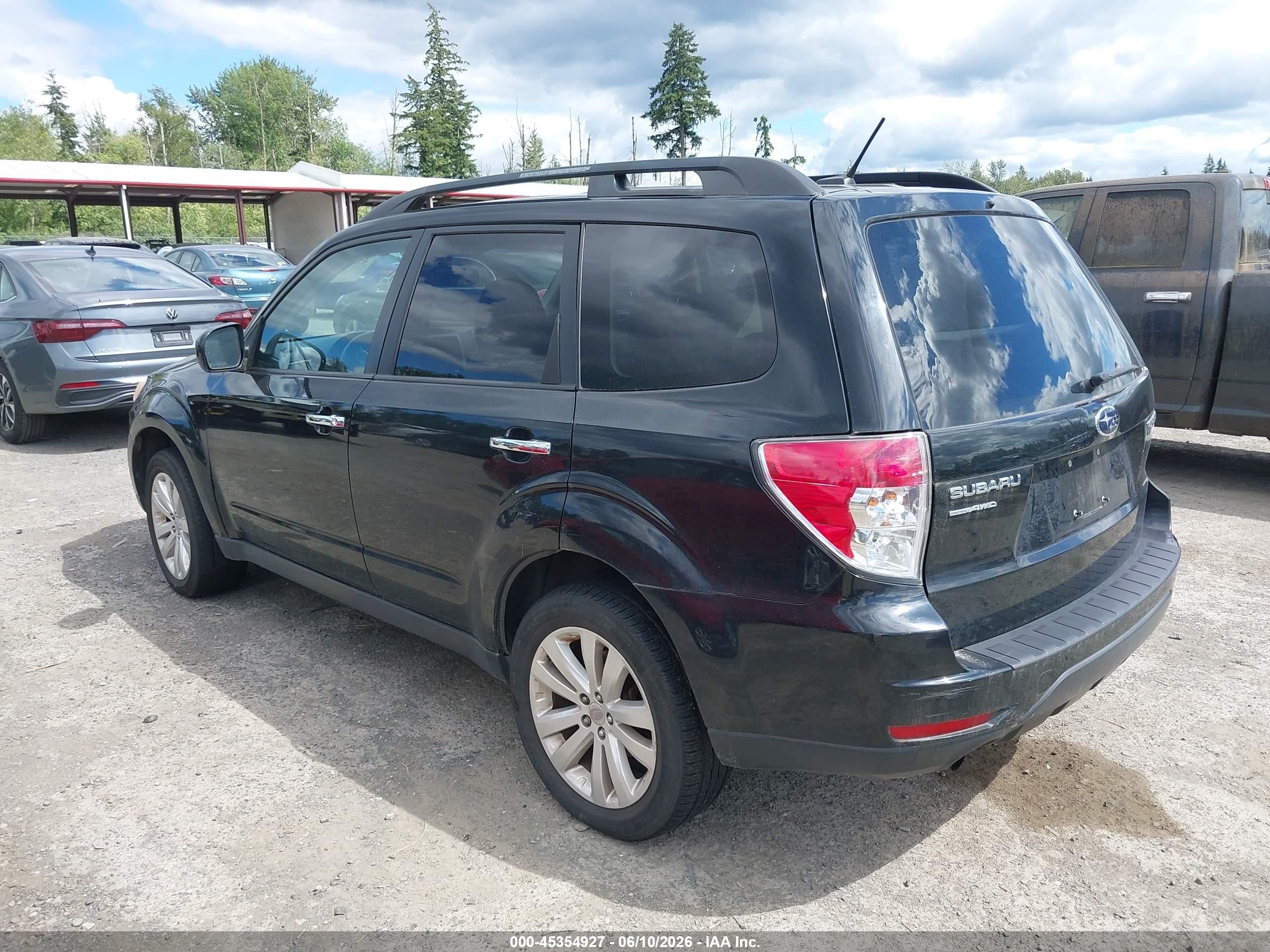 2012 Subaru Forester 2.5x Premium Black vin: JF2SHADC1CH436360