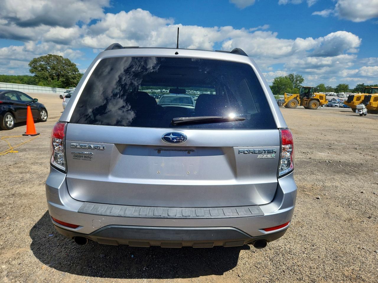 2012 Subaru Forester 2.5x Premium Silver vin: JF2SHADC1CH440537