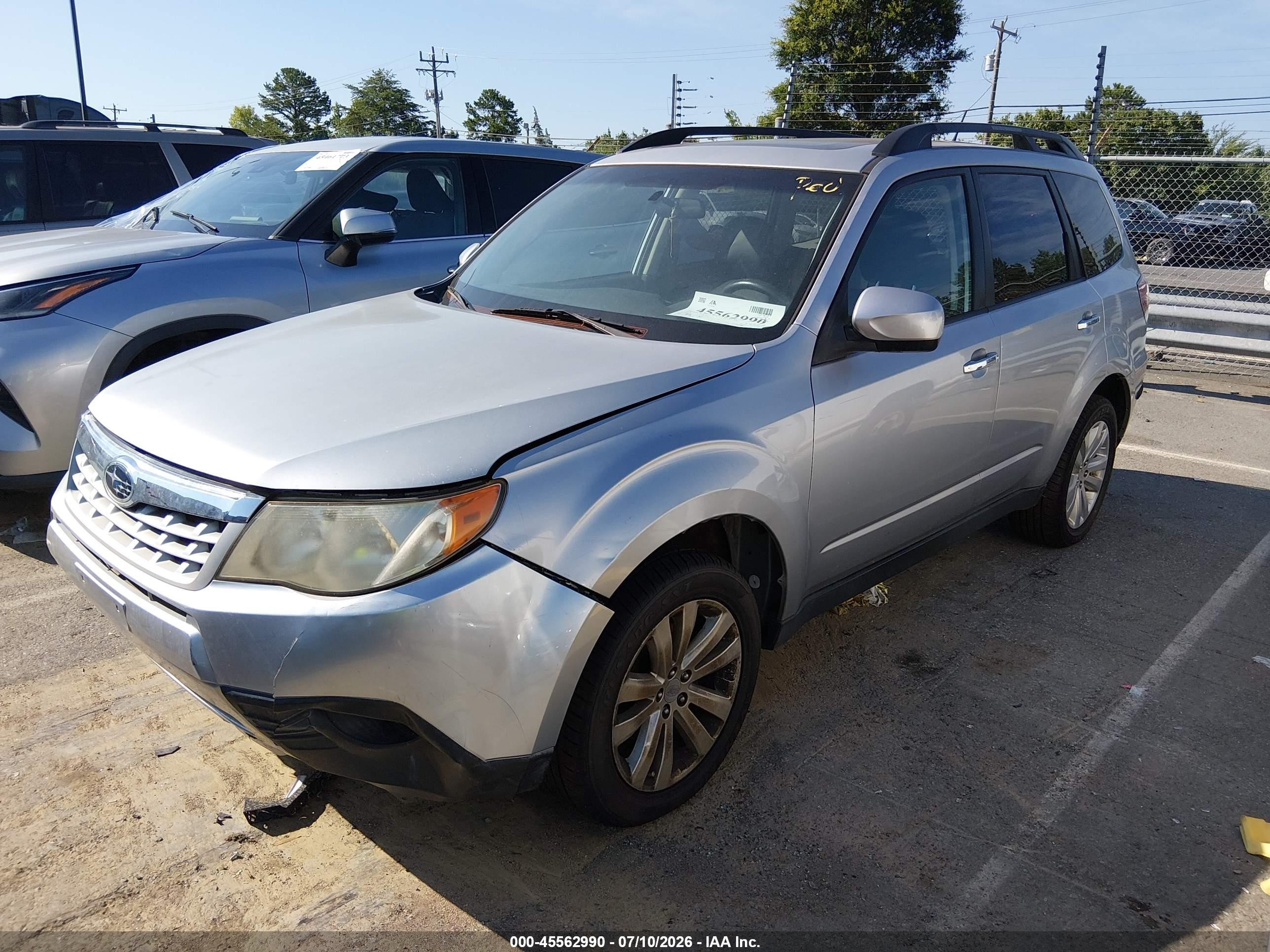 2012 Subaru Forester 2.5x Premium Silver vin: JF2SHADC1CH444393