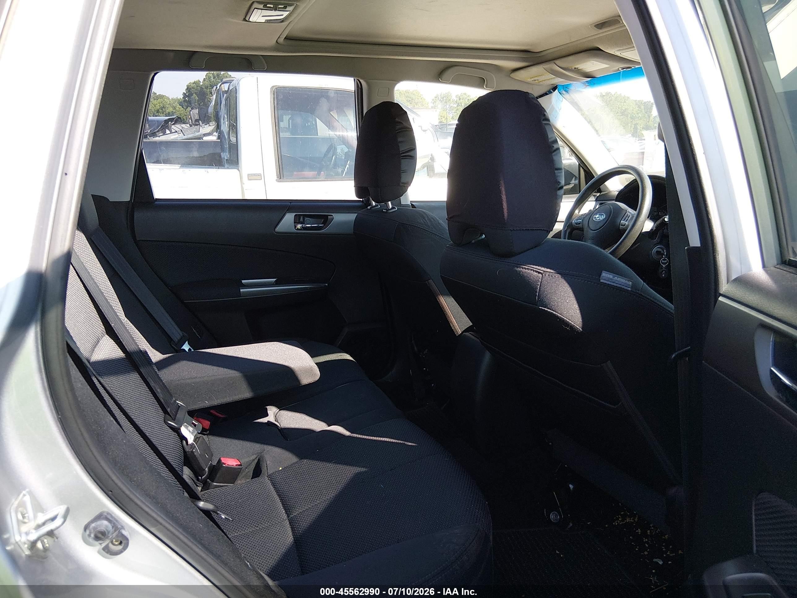 2012 Subaru Forester 2.5x Premium Silver vin: JF2SHADC1CH444393