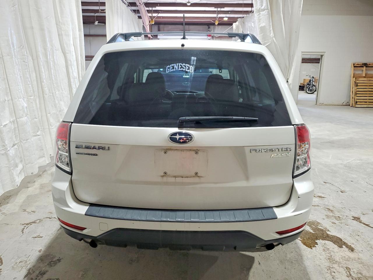 2012 Subaru Forester 2.5x Premium White vin: JF2SHADC1CH448248