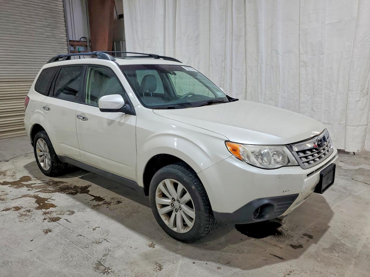 2012 Subaru Forester 2.5x Premium White vin: JF2SHADC1CH448248
