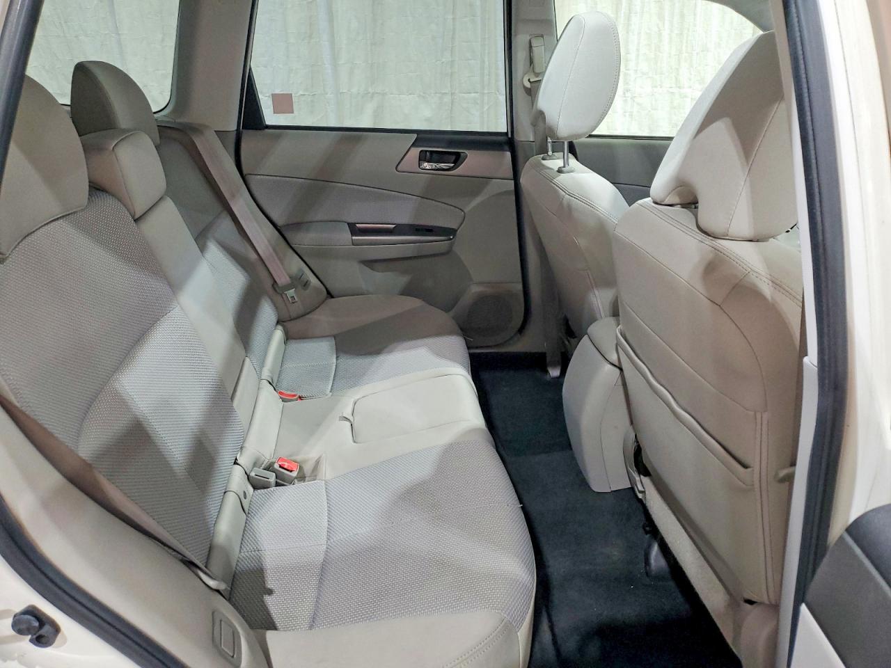 2012 Subaru Forester 2.5x Premium White vin: JF2SHADC1CH448248