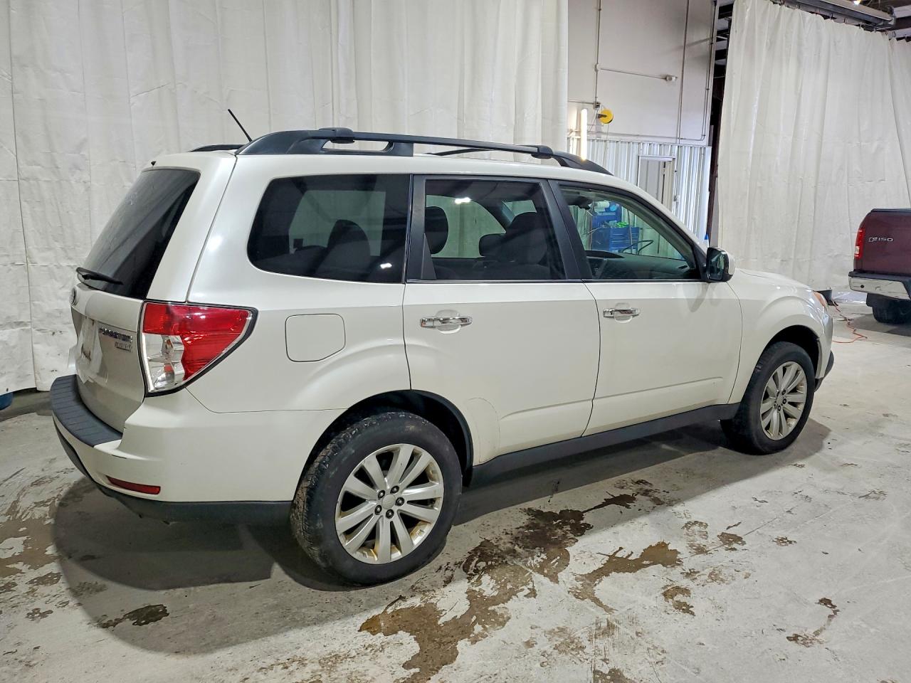 2012 Subaru Forester 2.5x Premium White vin: JF2SHADC1CH448248