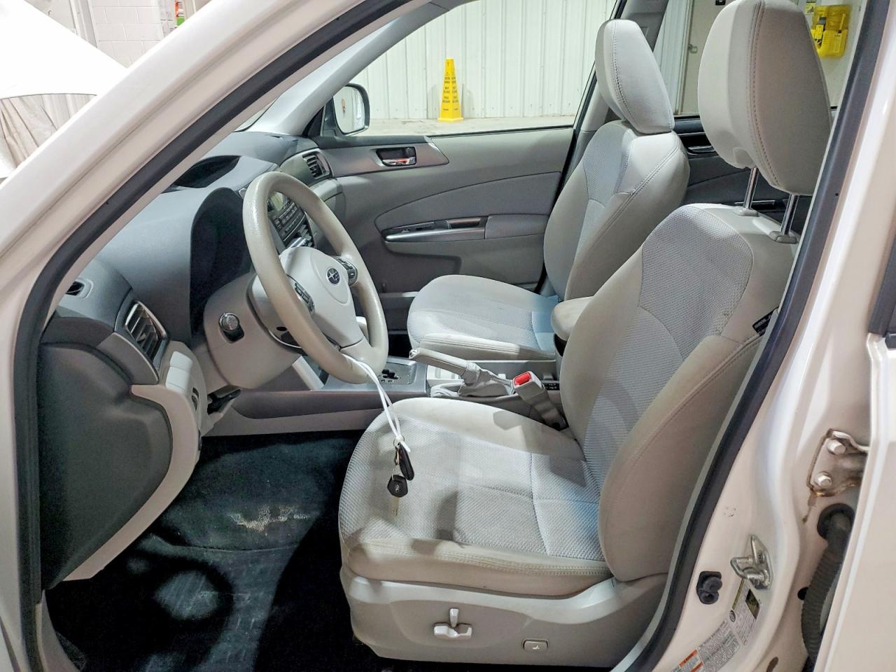 2012 Subaru Forester 2.5x Premium White vin: JF2SHADC1CH448248
