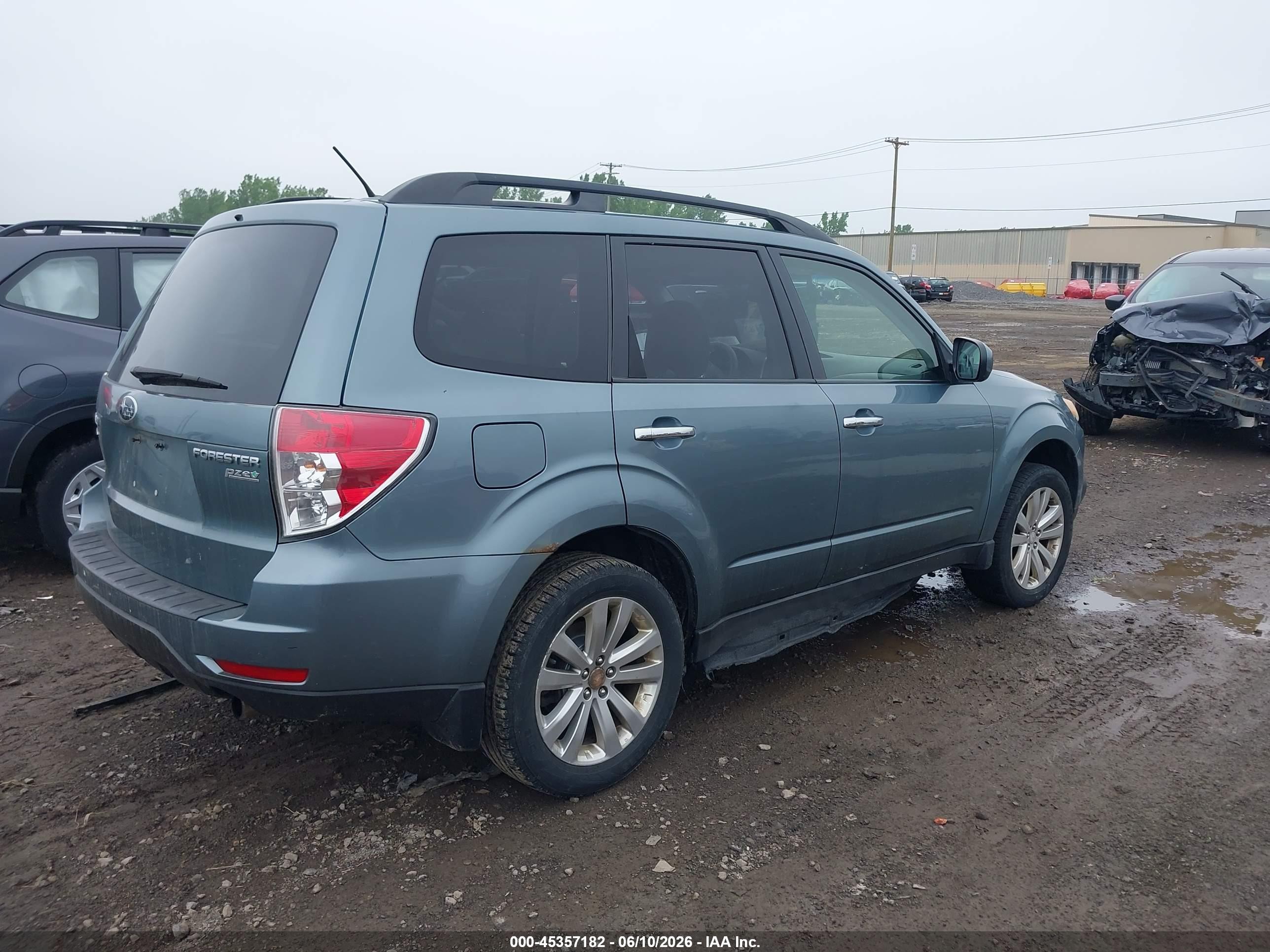 2012 Subaru Forester 2.5x Premium Light Blue vin: JF2SHADC1CH450923