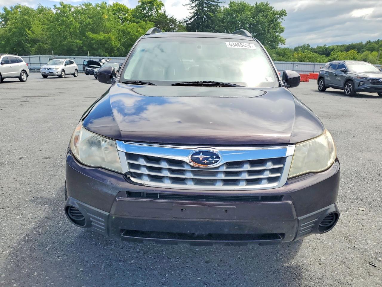 2013 Subaru Forester 2.5x Premium Burgundy vin: JF2SHADC1DH409113