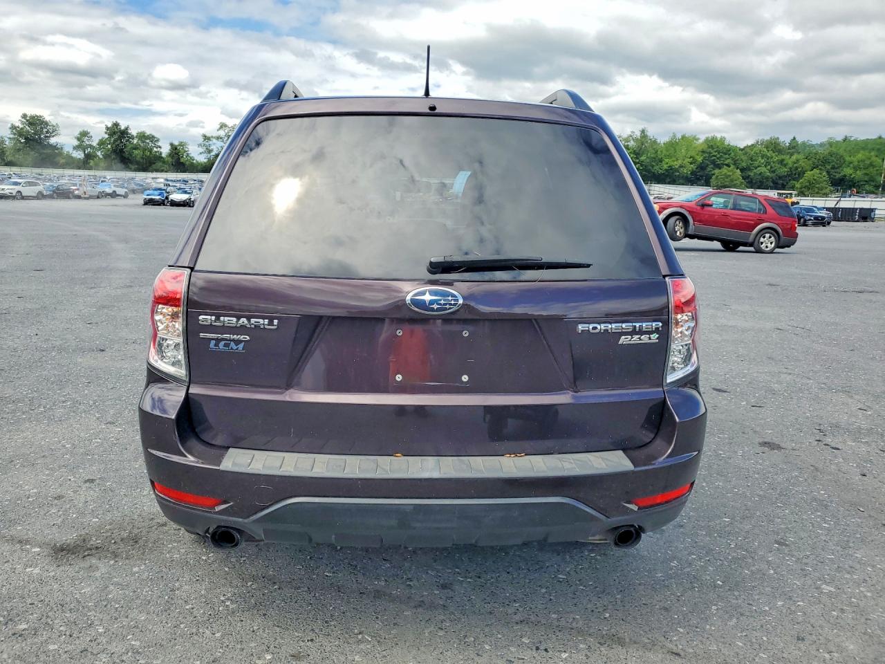 2013 Subaru Forester 2.5x Premium Burgundy vin: JF2SHADC1DH409113