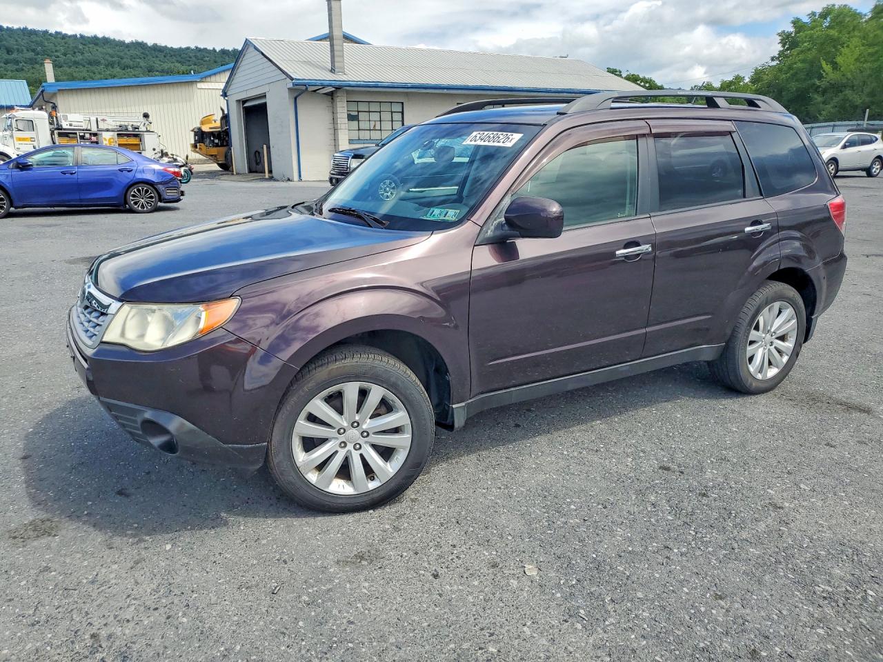 2013 Subaru Forester 2.5x Premium Burgundy vin: JF2SHADC1DH409113