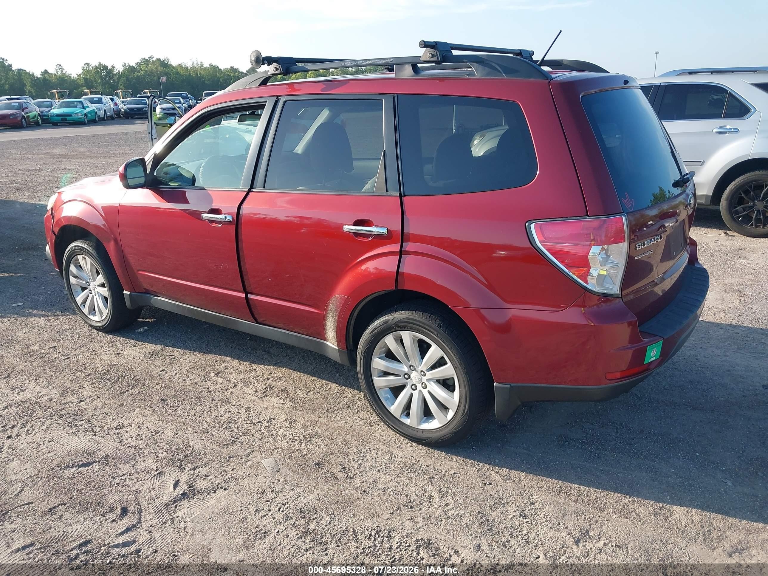 2013 Subaru Forester 2.5x Premium Red vin: JF2SHADC1DH443553