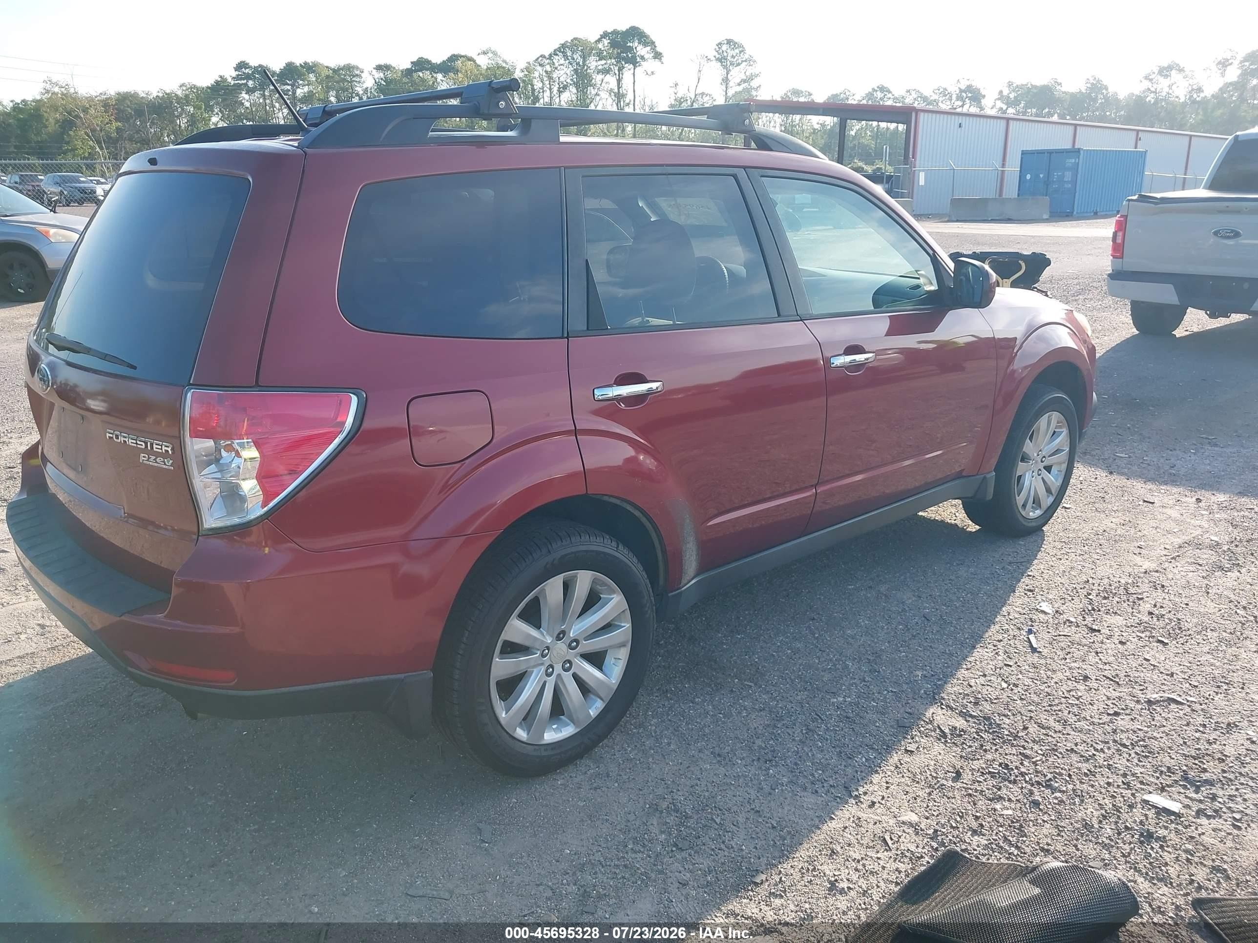 2013 Subaru Forester 2.5x Premium Red vin: JF2SHADC1DH443553