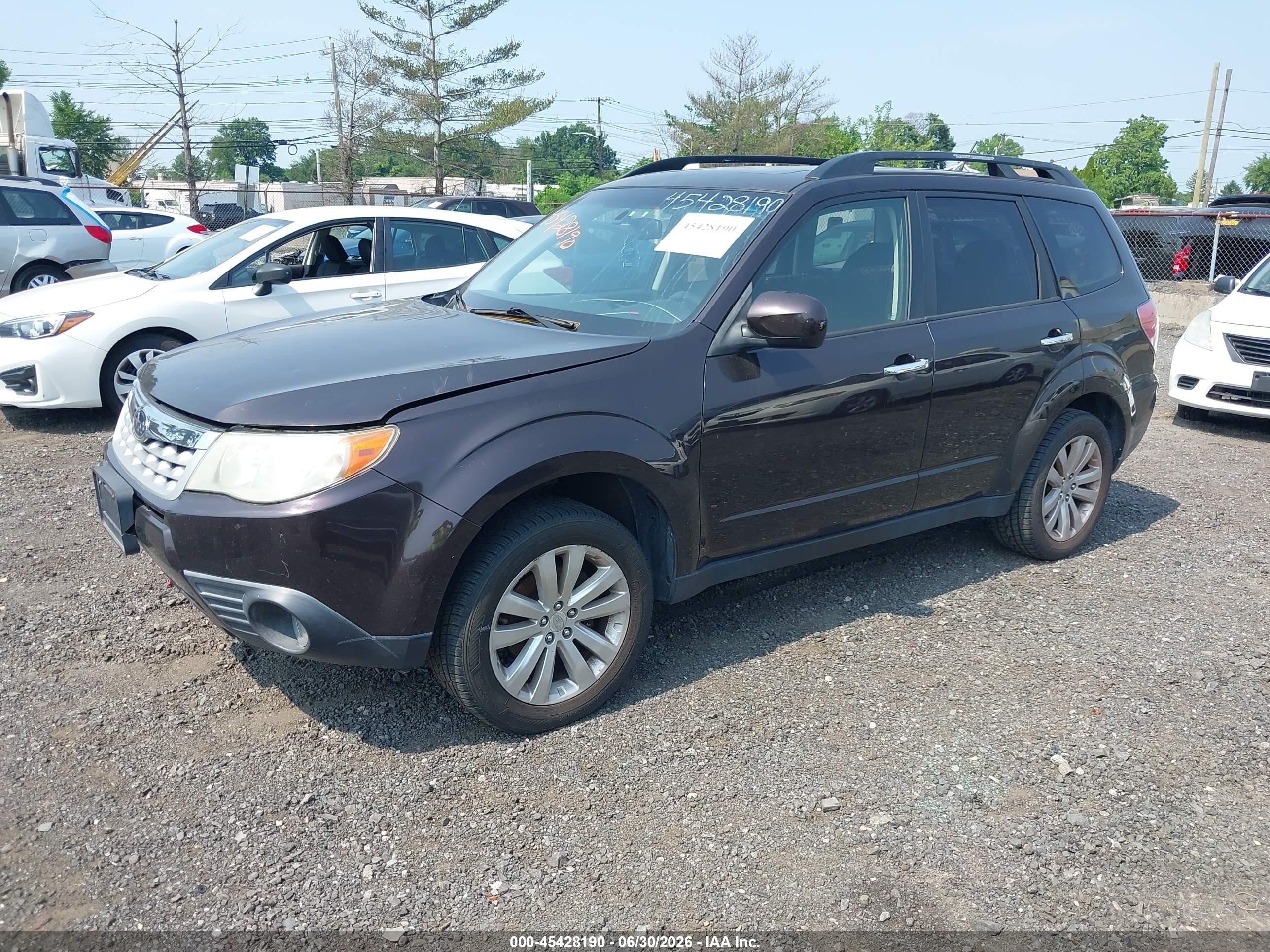 2013 Subaru Forester 2.5x Premium Burgundy vin: JF2SHADC1DH446002