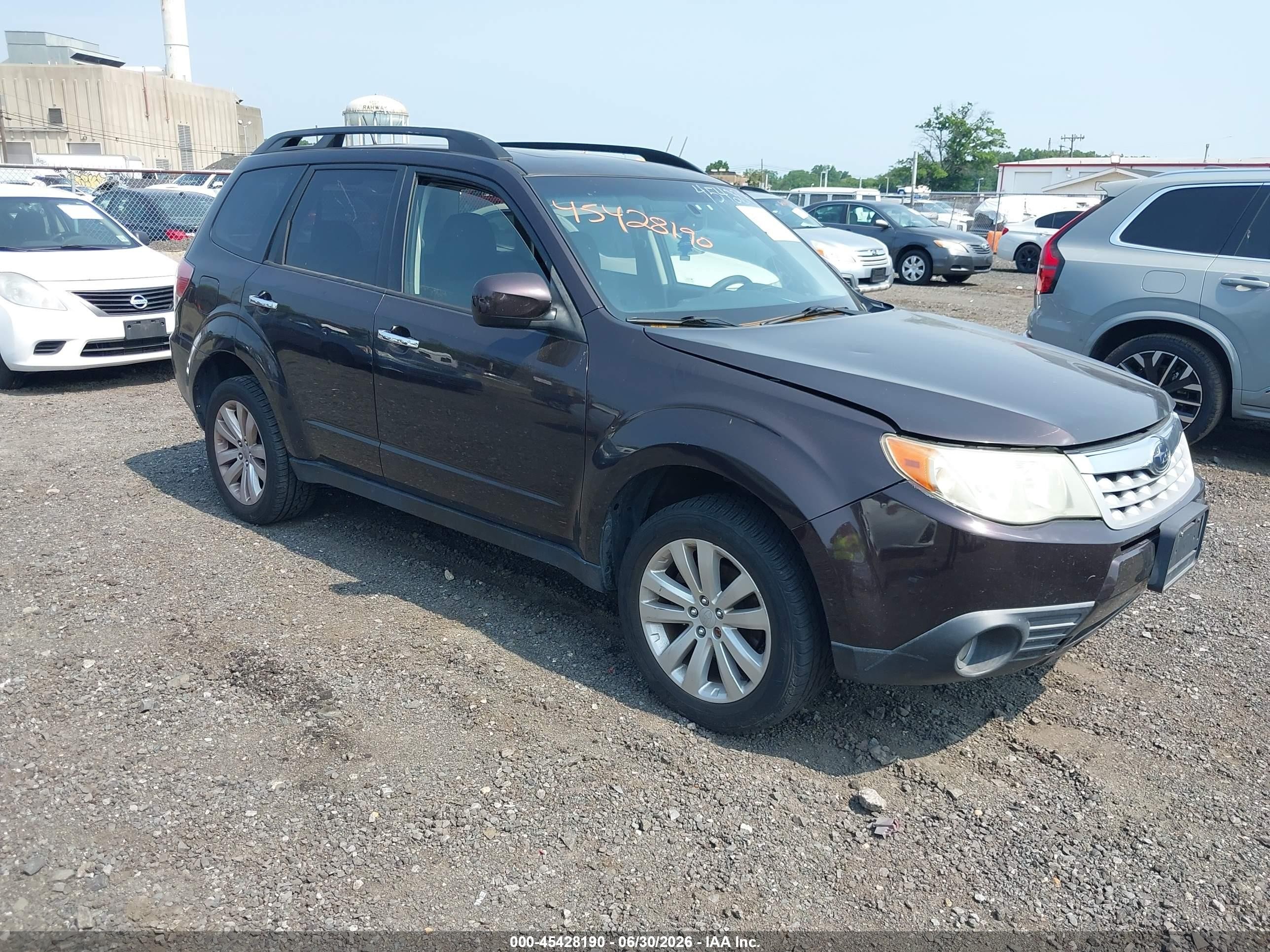 2013 Subaru Forester 2.5x Premium Burgundy vin: JF2SHADC1DH446002