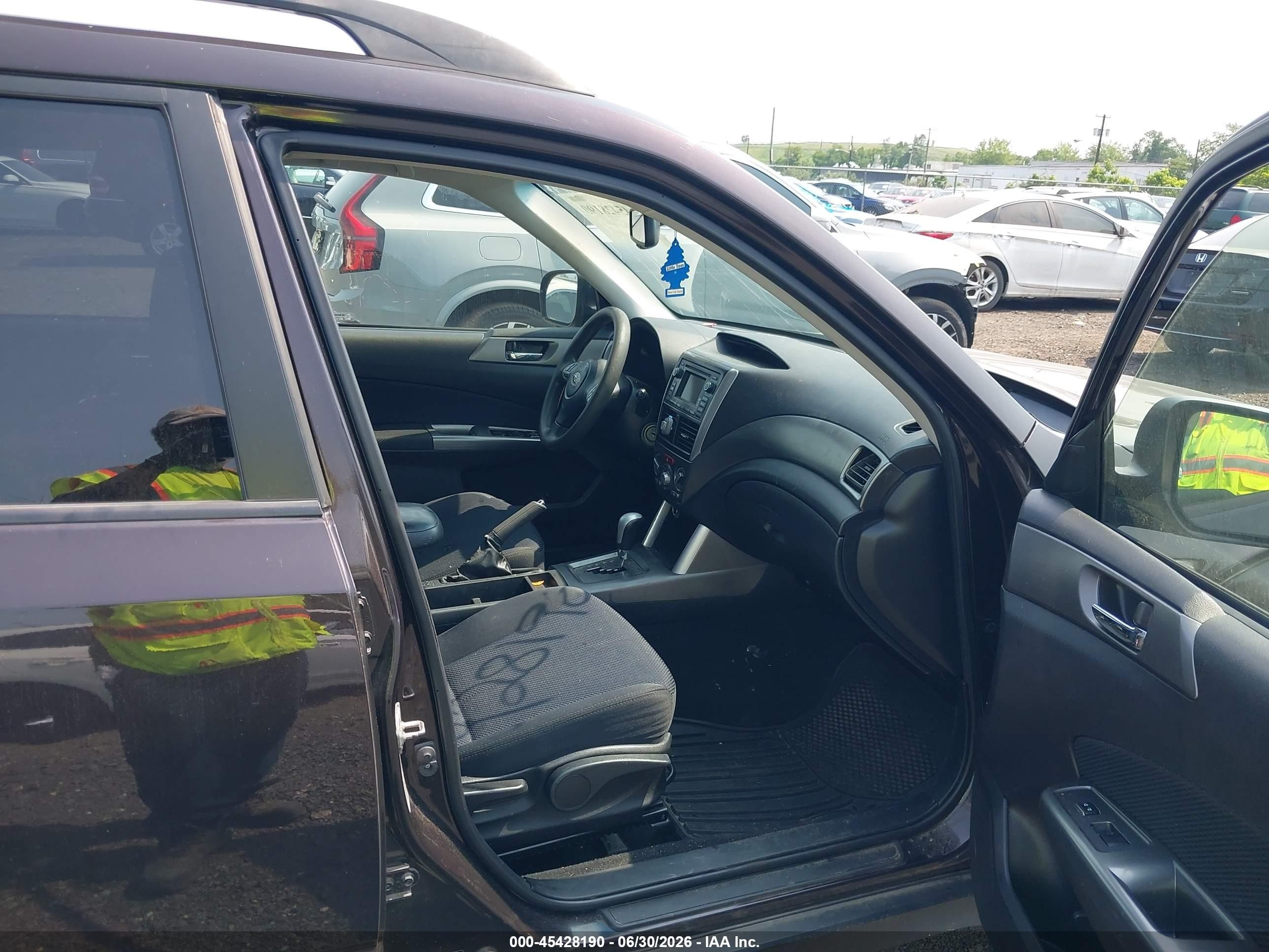2013 Subaru Forester 2.5x Premium Burgundy vin: JF2SHADC1DH446002