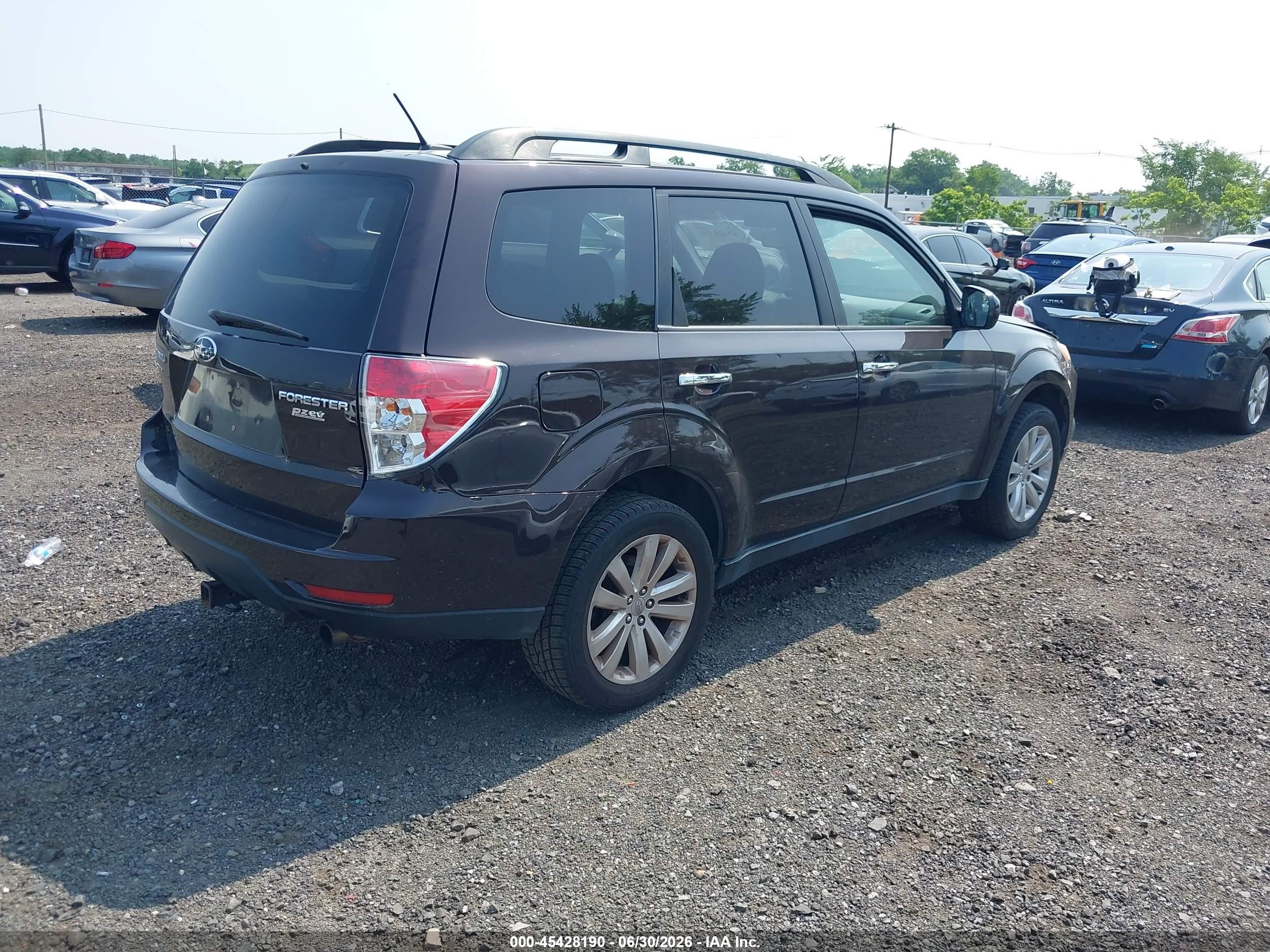 2013 Subaru Forester 2.5x Premium Burgundy vin: JF2SHADC1DH446002