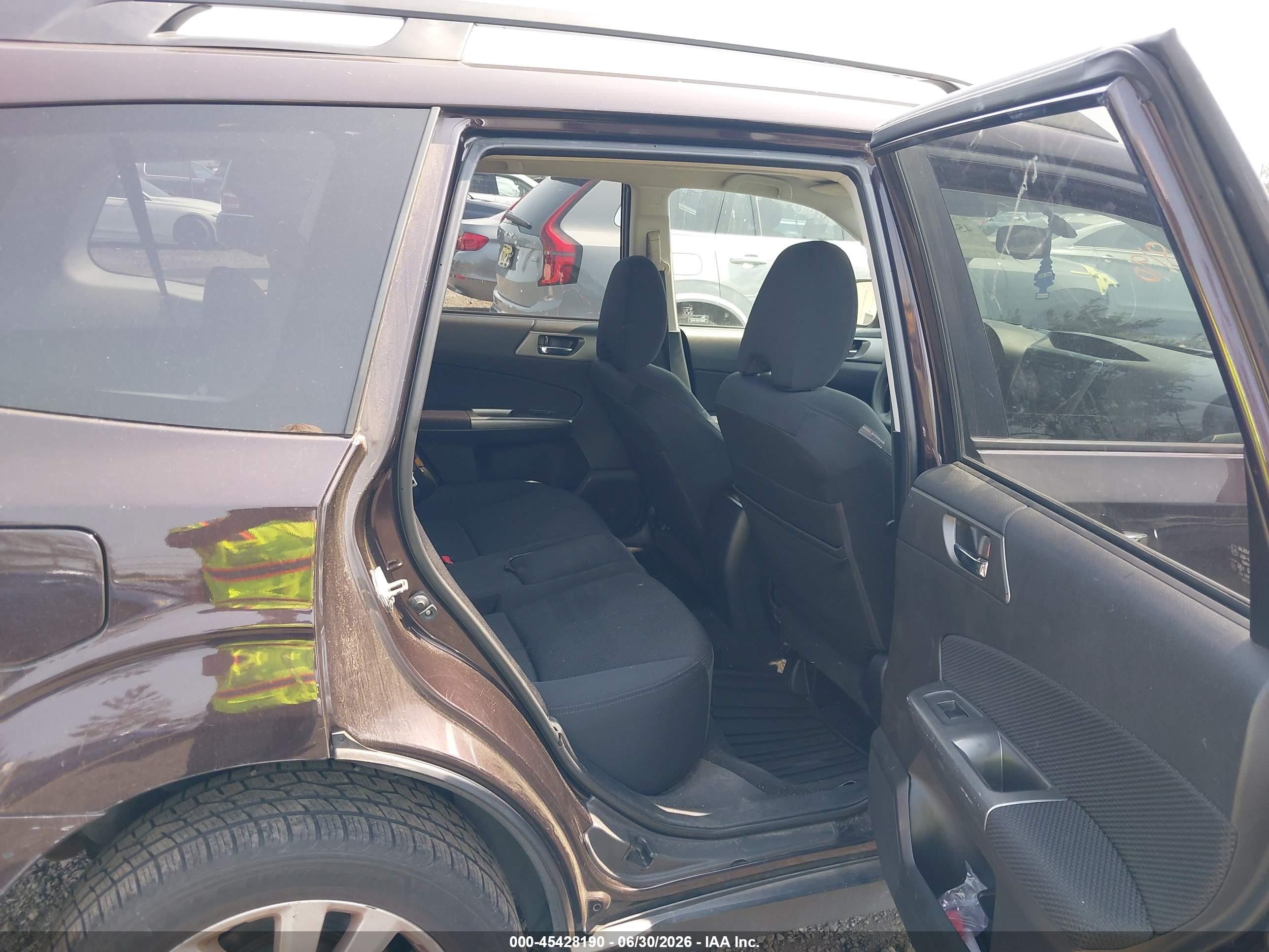 2013 Subaru Forester 2.5x Premium Burgundy vin: JF2SHADC1DH446002