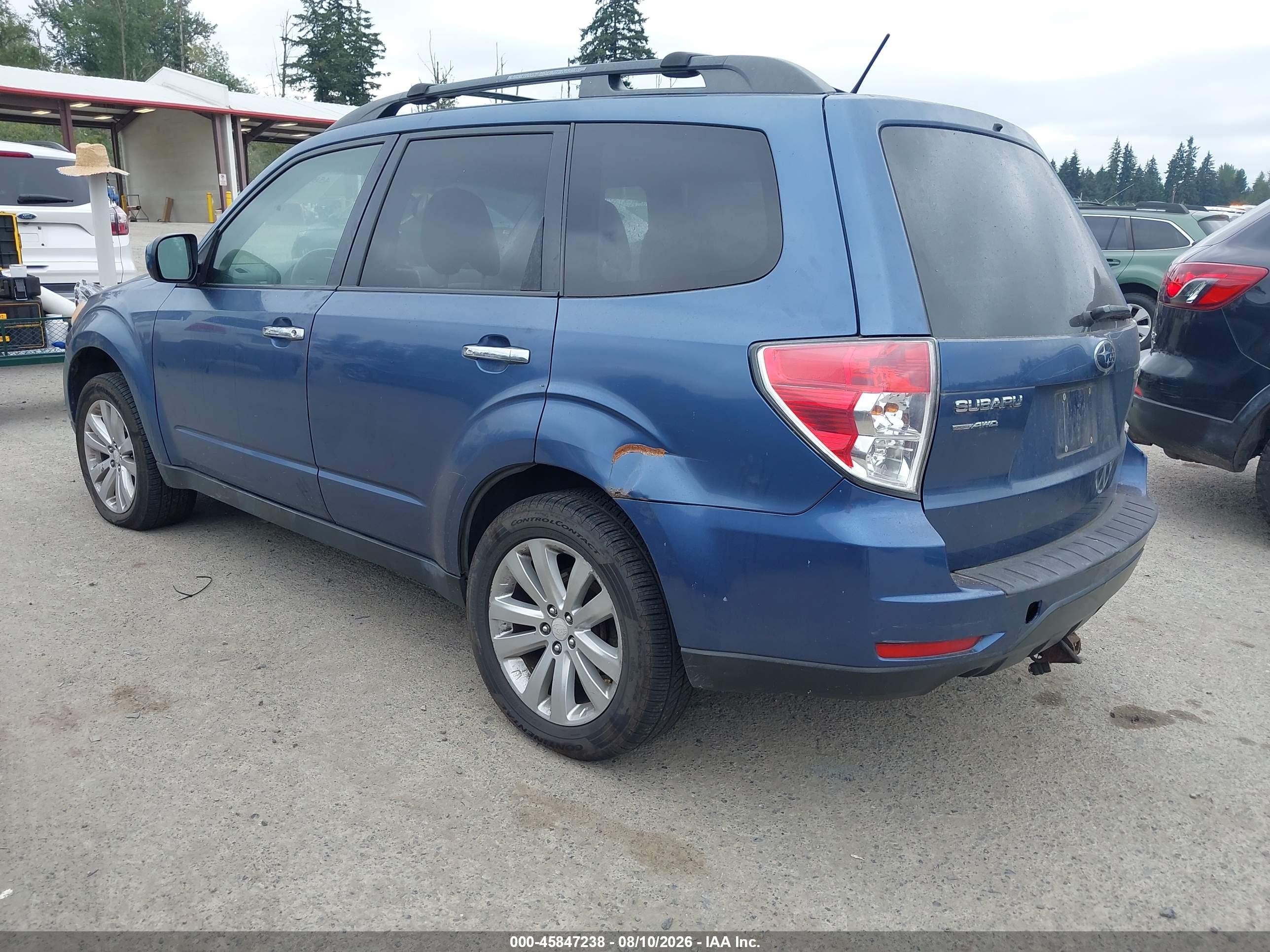 2011 Subaru Forester 2.5x Premium Blue vin: JF2SHADC2BG728622
