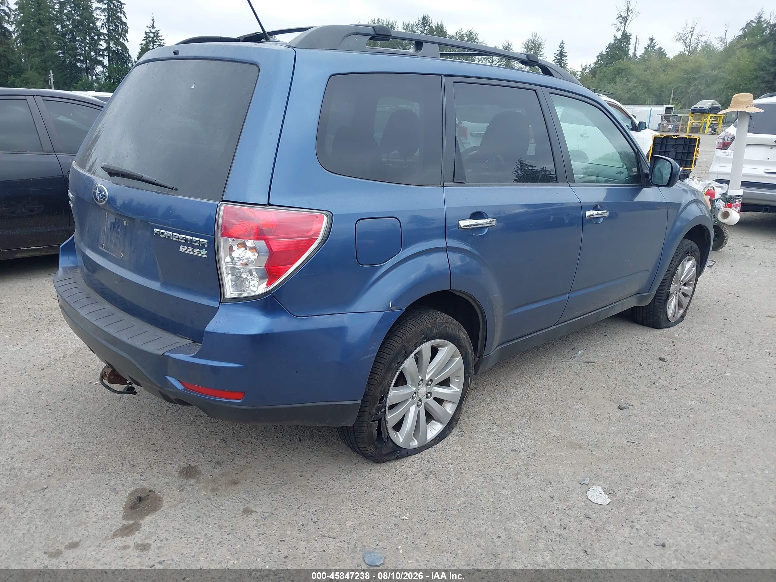 2011 Subaru Forester 2.5x Premium Blue vin: JF2SHADC2BG728622