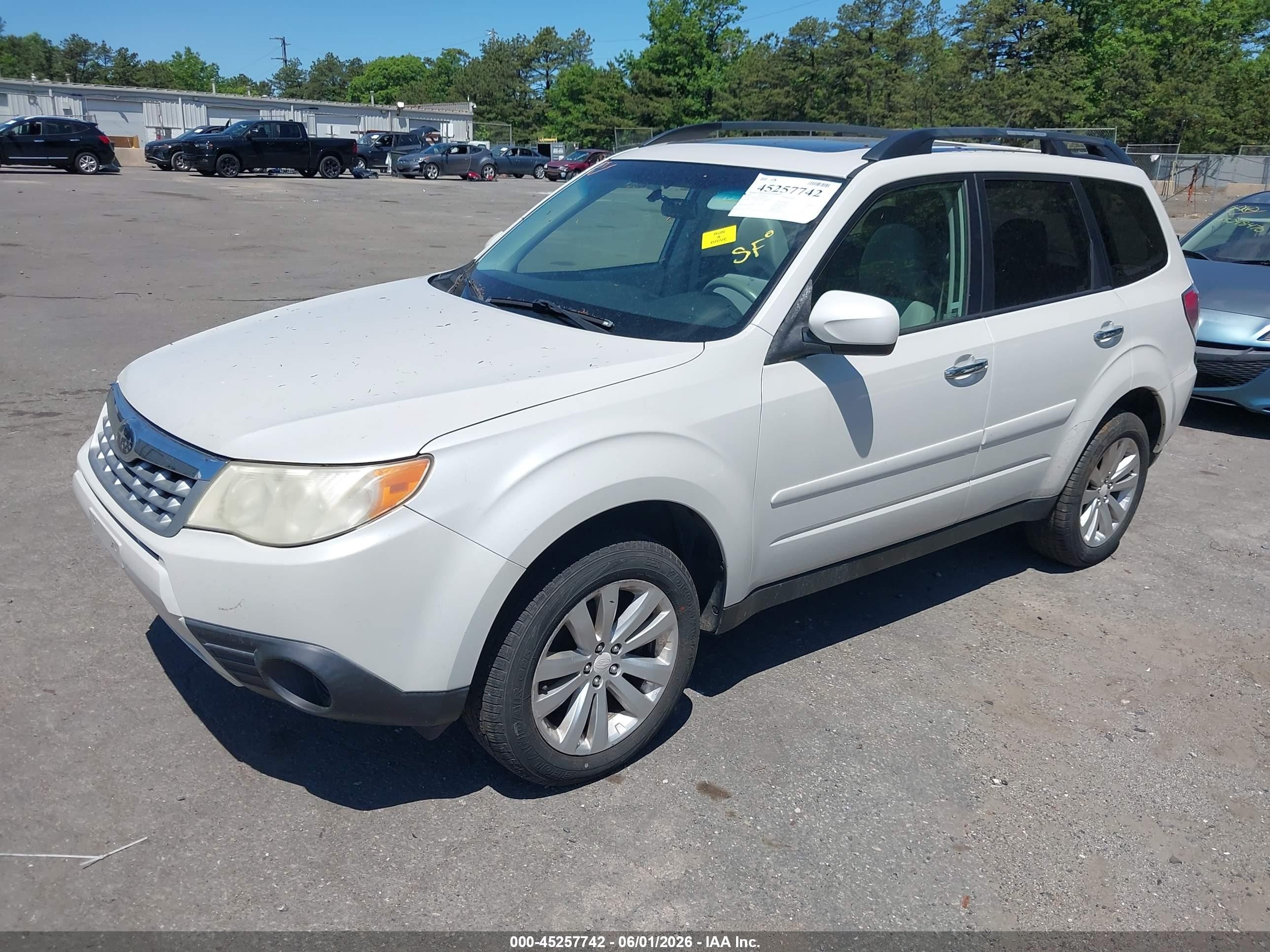 2011 Subaru Forester 2.5x Premium White vin: JF2SHADC2BH745141