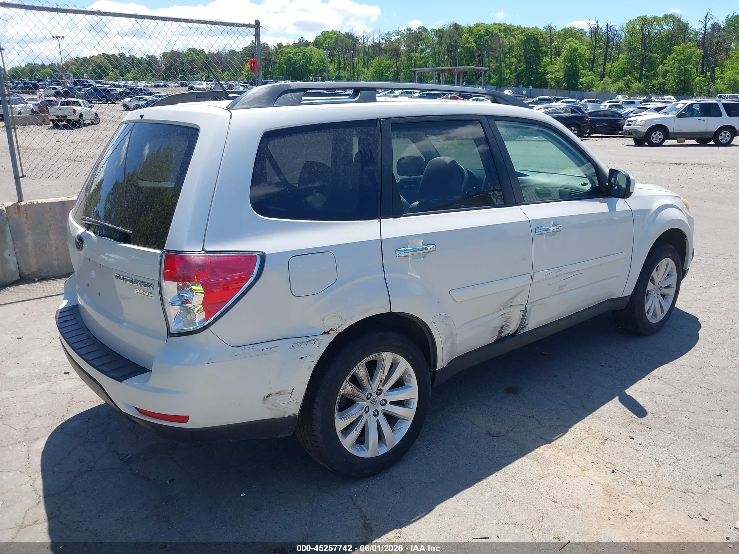 2011 Subaru Forester 2.5x Premium White vin: JF2SHADC2BH745141