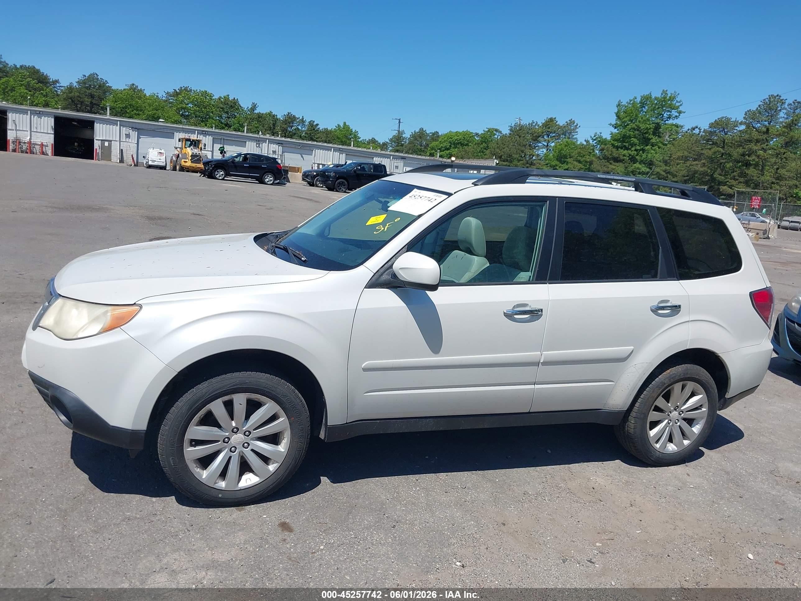 2011 Subaru Forester 2.5x Premium White vin: JF2SHADC2BH745141
