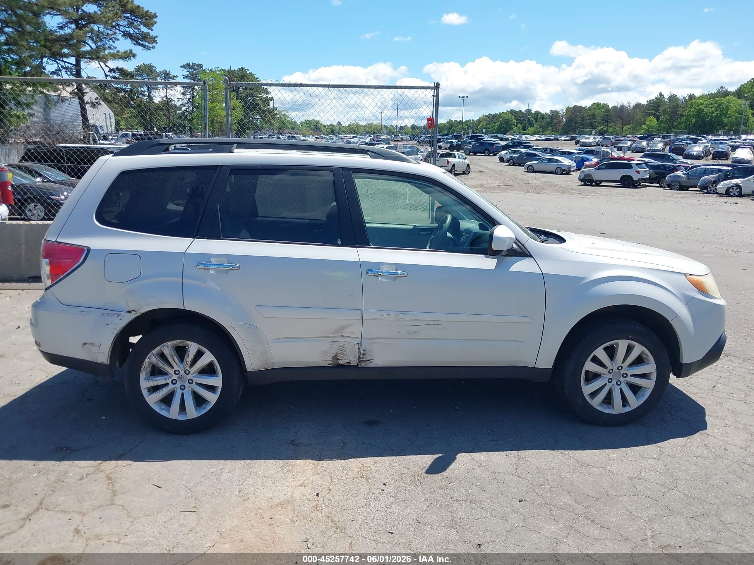 2011 Subaru Forester 2.5x Premium White vin: JF2SHADC2BH745141