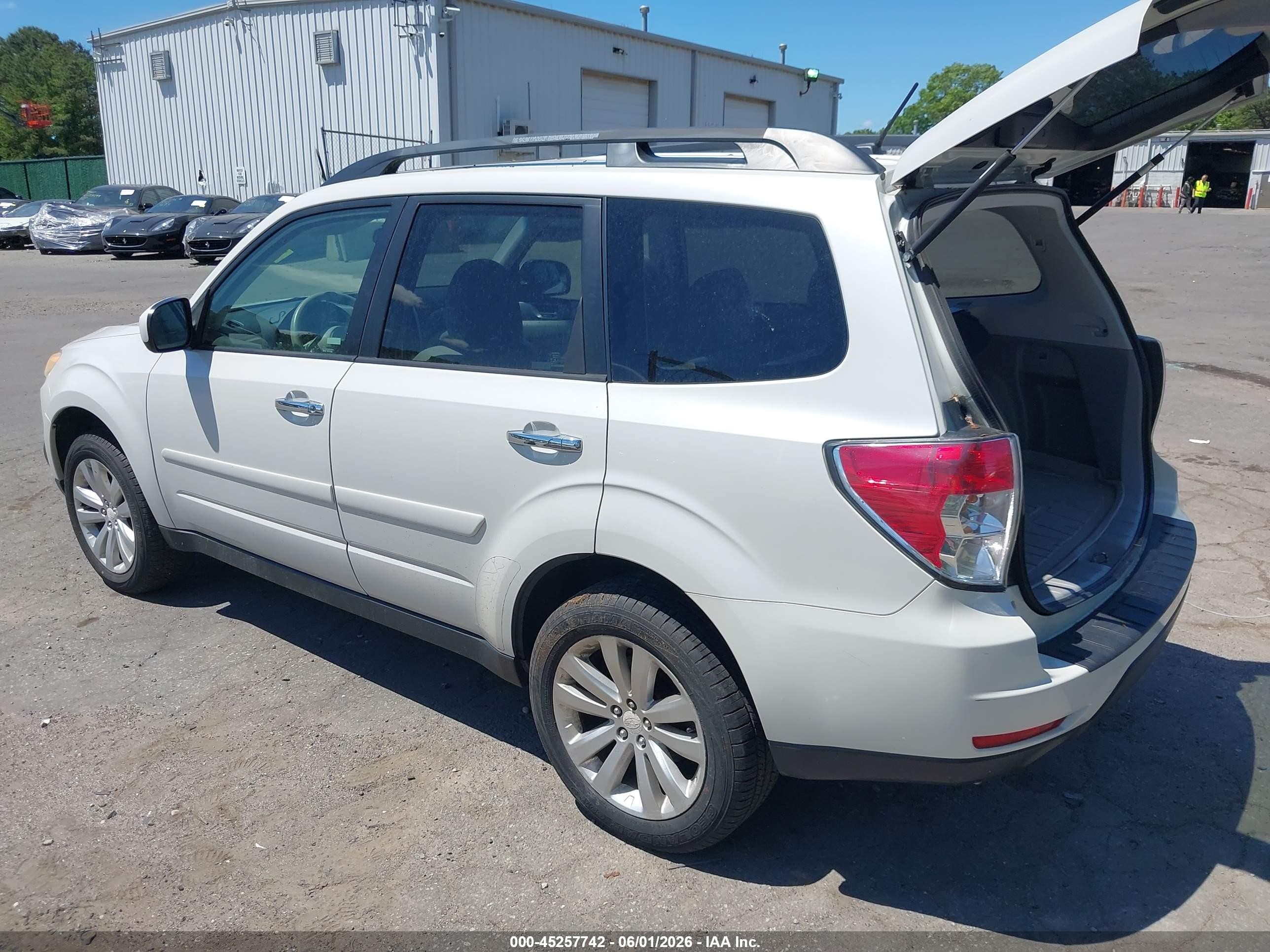 2011 Subaru Forester 2.5x Premium White vin: JF2SHADC2BH745141