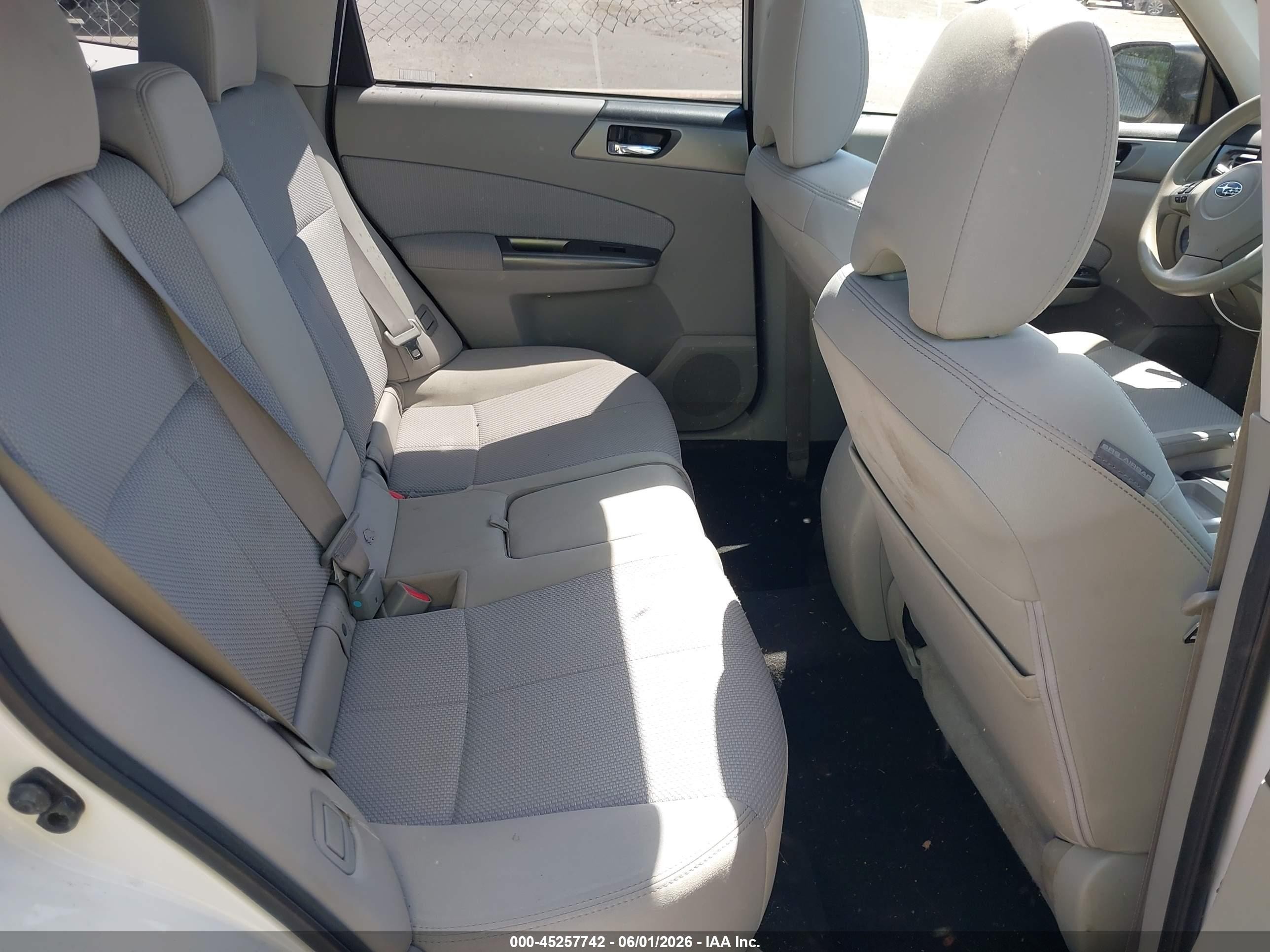 2011 Subaru Forester 2.5x Premium White vin: JF2SHADC2BH745141