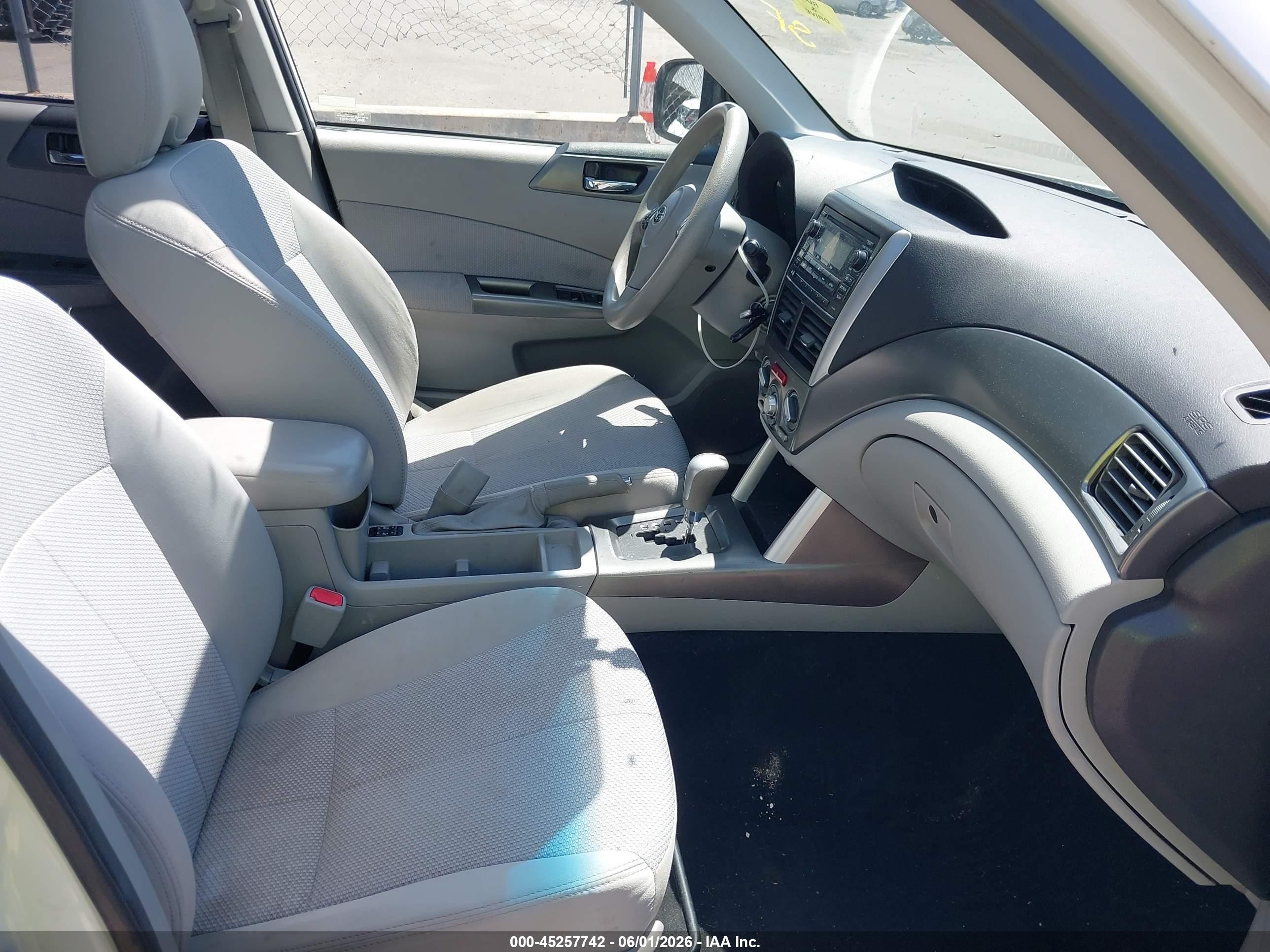 2011 Subaru Forester 2.5x Premium White vin: JF2SHADC2BH745141