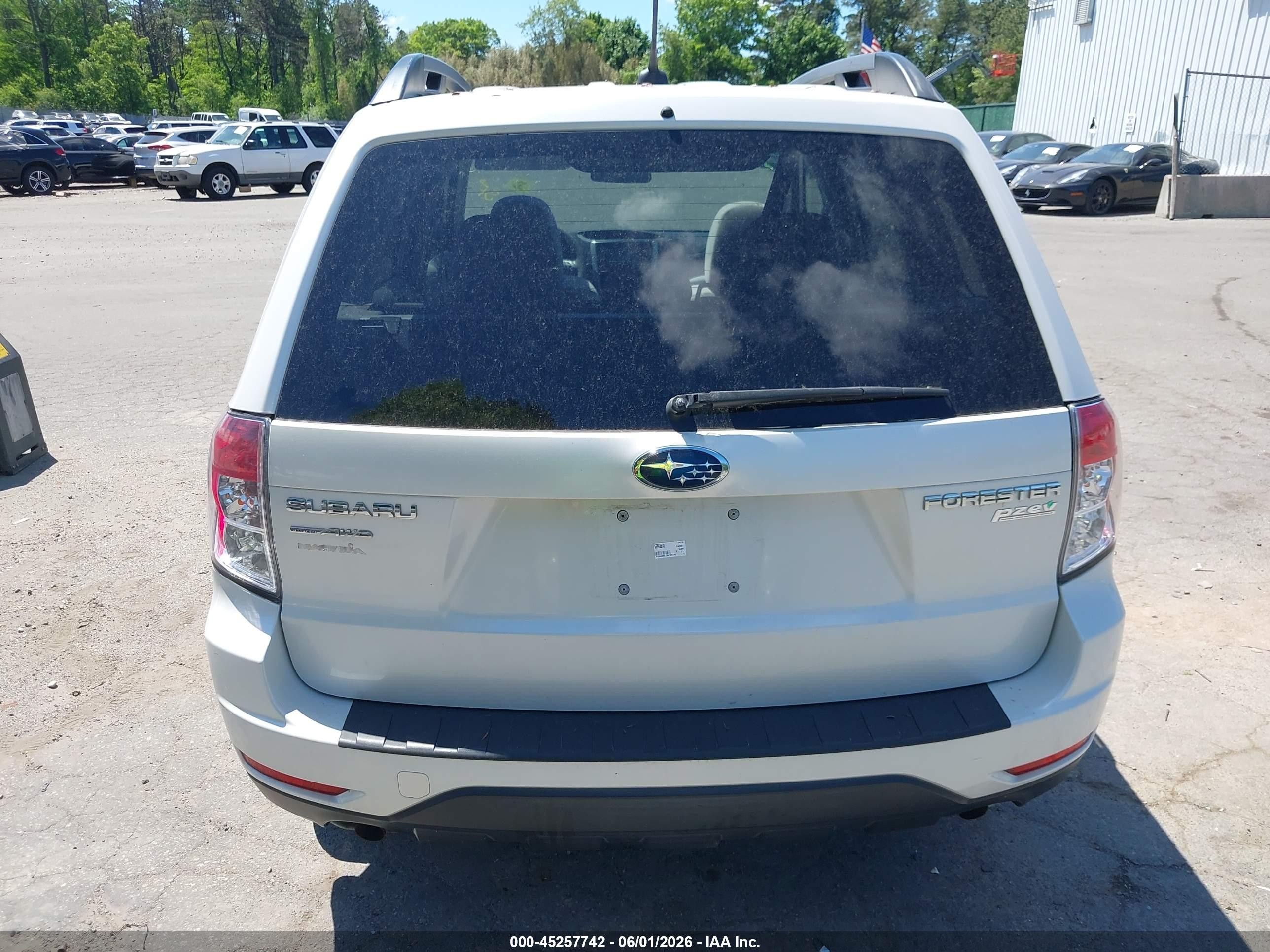 2011 Subaru Forester 2.5x Premium White vin: JF2SHADC2BH745141