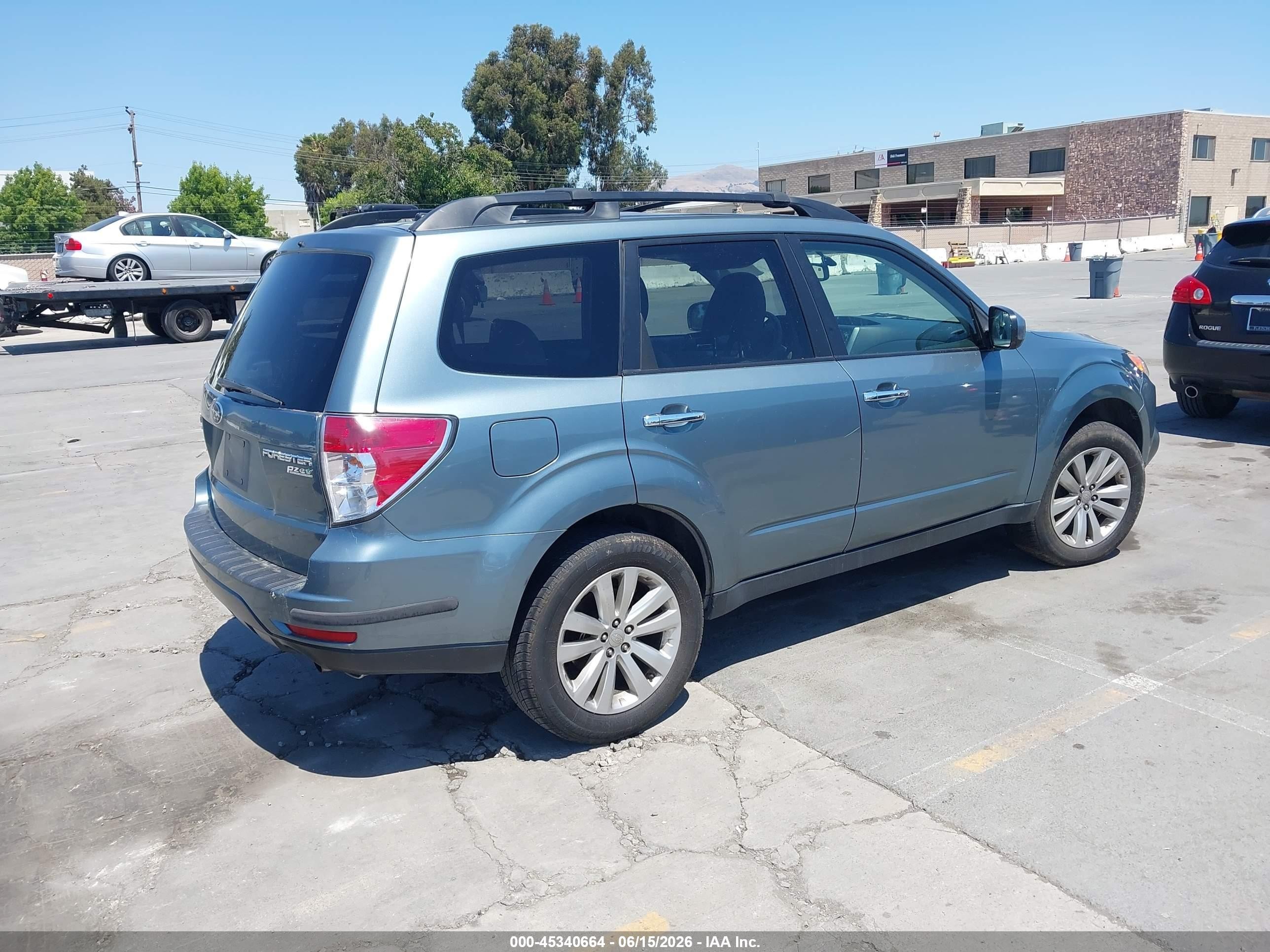 2011 Subaru Forester 2.5x Premium Teal vin: JF2SHADC2BH751179