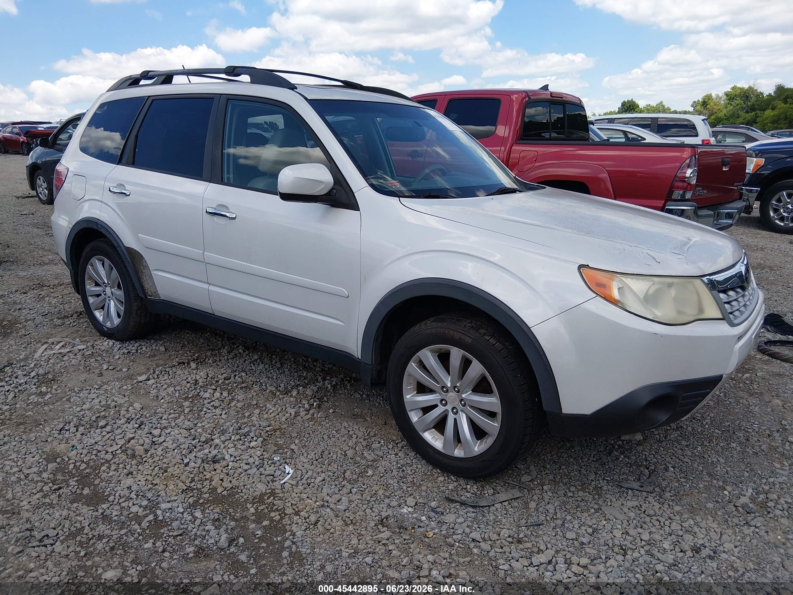 2011 Subaru Forester 2.5x Premium White vin: JF2SHADC2BH758083