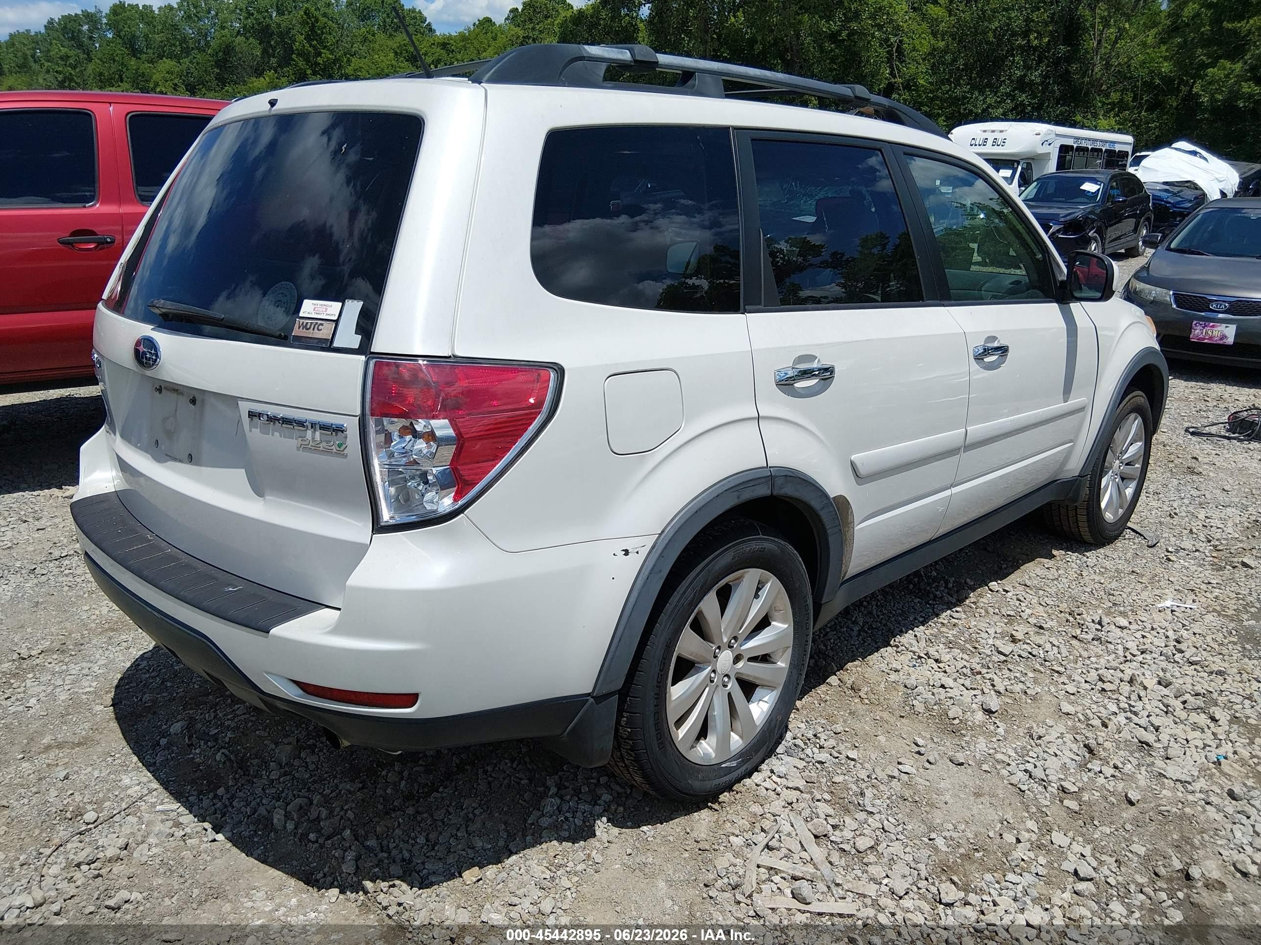 2011 Subaru Forester 2.5x Premium White vin: JF2SHADC2BH758083