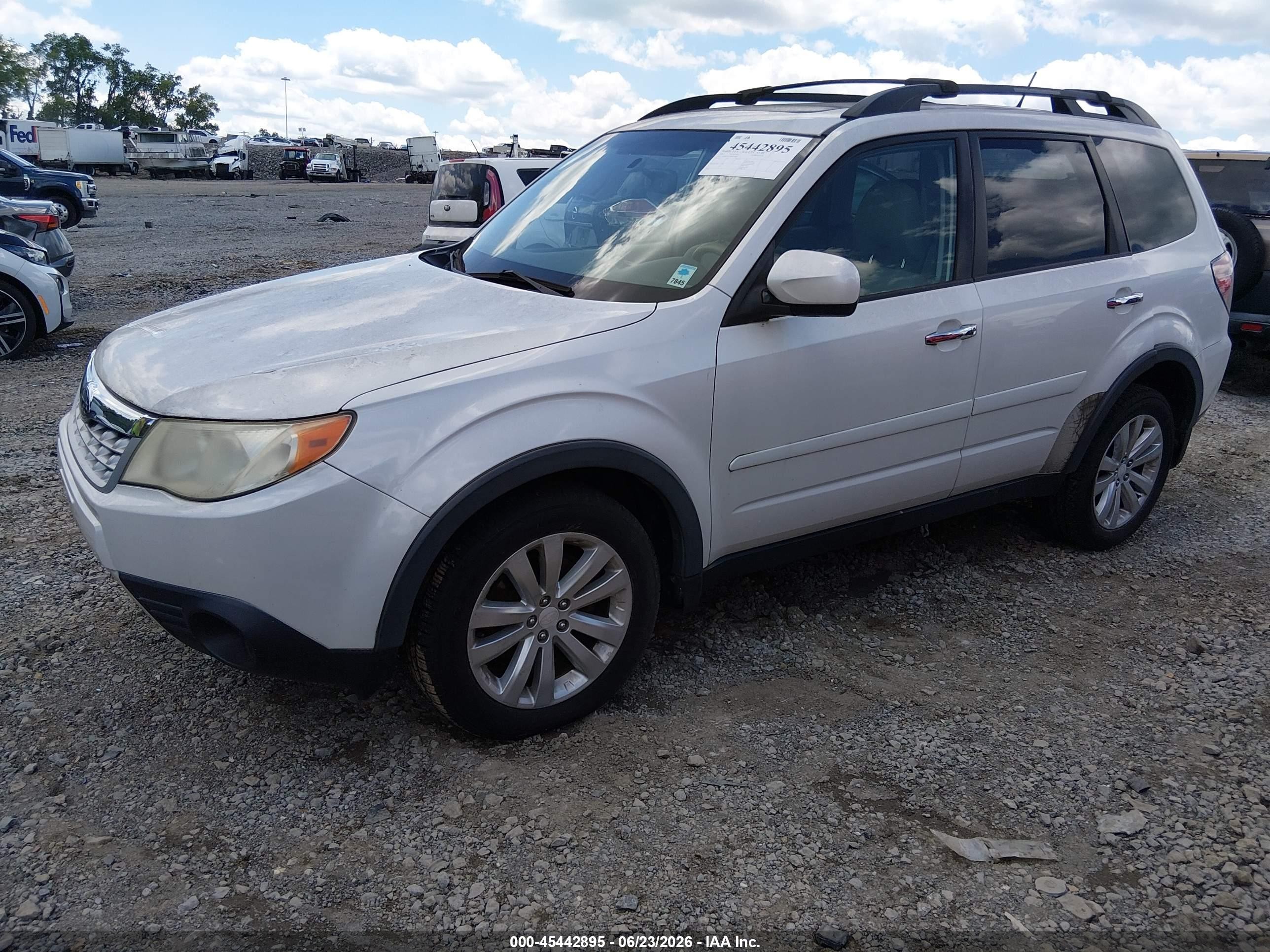2011 Subaru Forester 2.5x Premium White vin: JF2SHADC2BH758083
