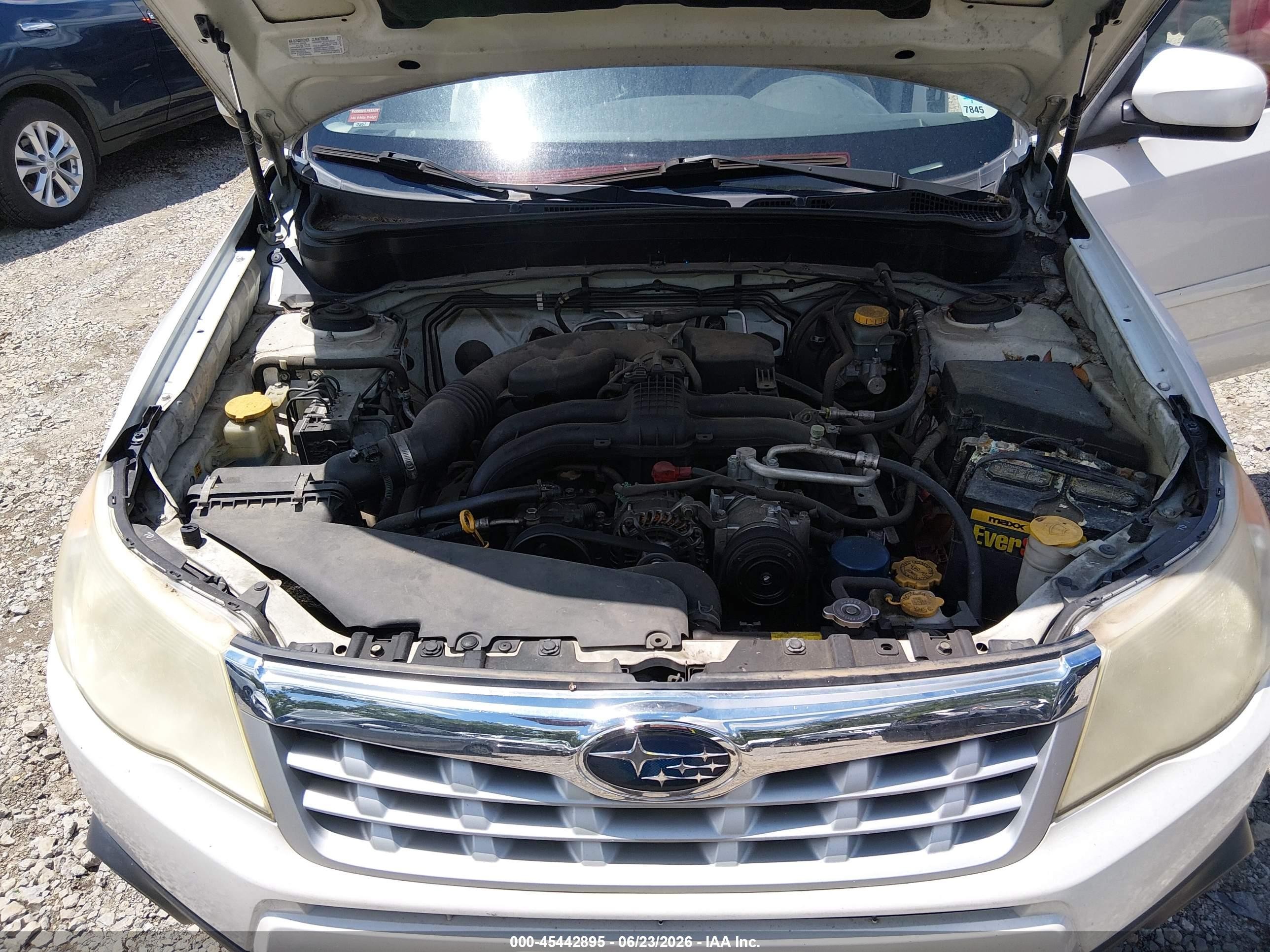 2011 Subaru Forester 2.5x Premium White vin: JF2SHADC2BH758083