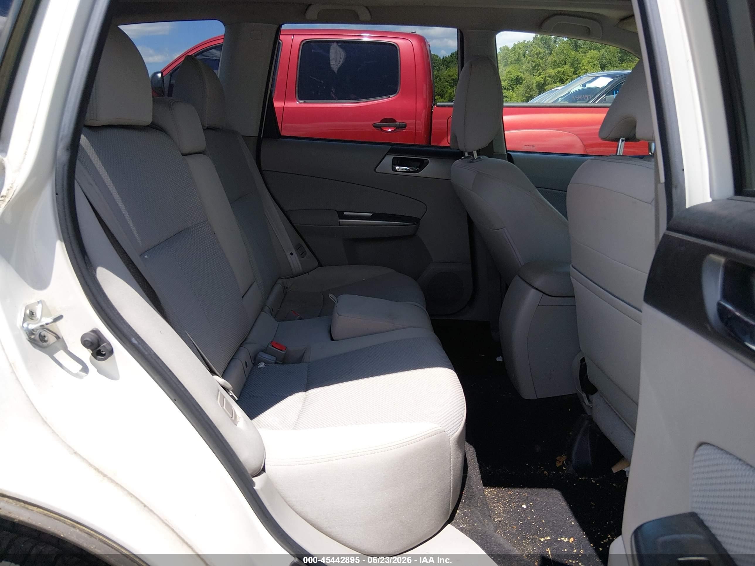 2011 Subaru Forester 2.5x Premium White vin: JF2SHADC2BH758083