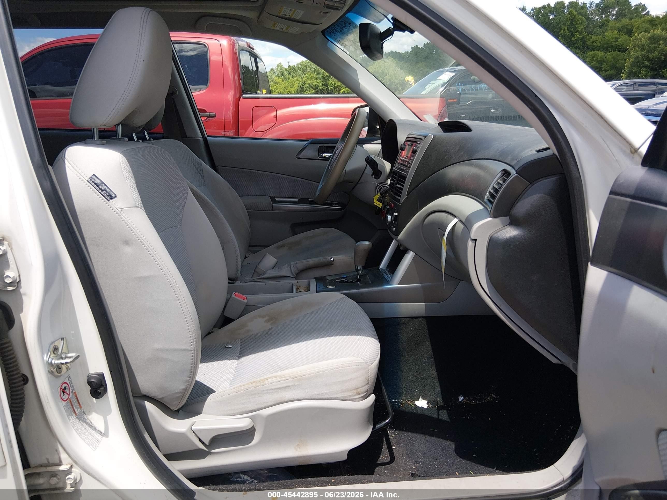 2011 Subaru Forester 2.5x Premium White vin: JF2SHADC2BH758083