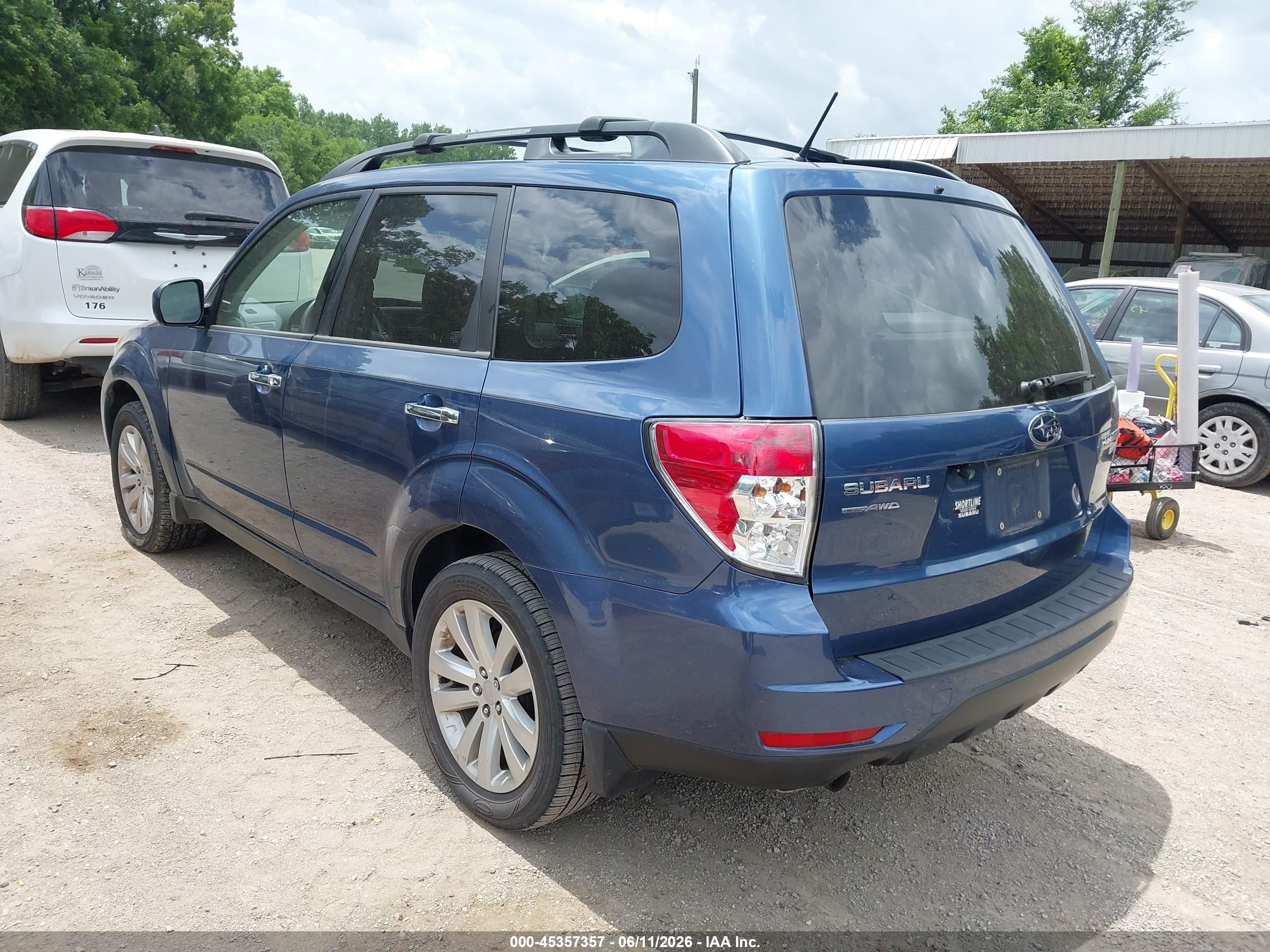 2012 Subaru Forester 2.5x Premium Blue vin: JF2SHADC2CH428395