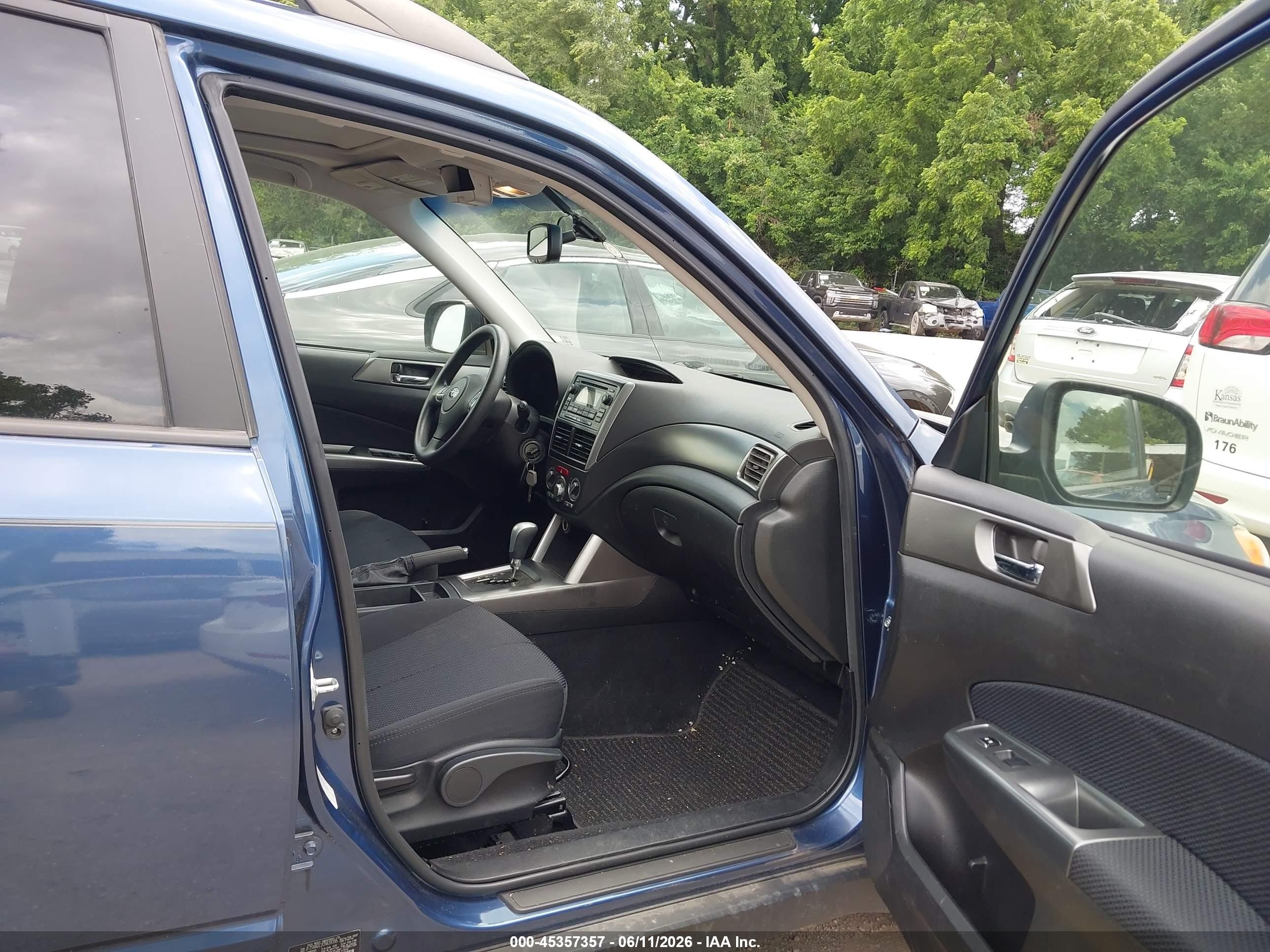2012 Subaru Forester 2.5x Premium Blue vin: JF2SHADC2CH428395