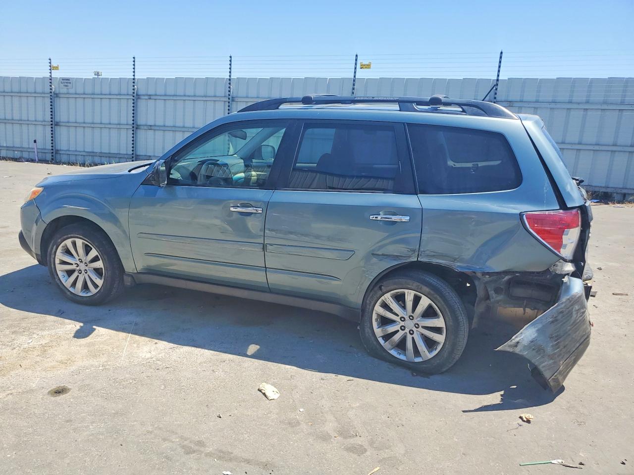 2012 Subaru Forester 2.5x Premium Teal vin: JF2SHADC2CH443933